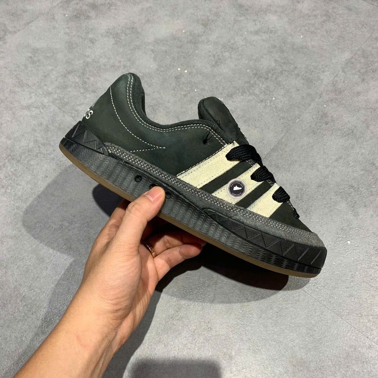 ADIDAS ADIMATIC “BLACK × CARBON” ID3938 SIZE 40 GIÀY 2HAND CHÍNH HÃNG PVN19635