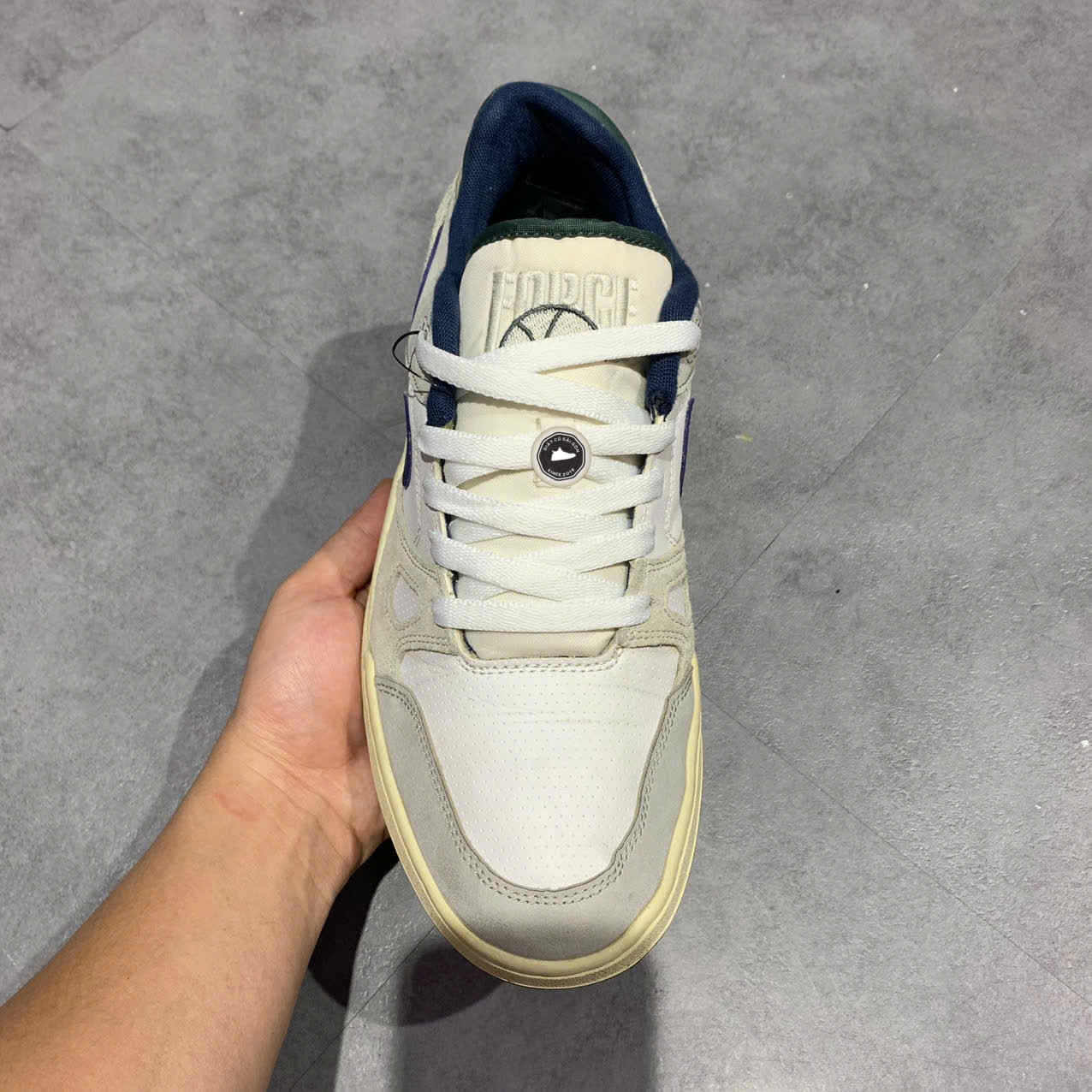 NIKE FULL FORCE LOW 'WHITE LIGHT IRON ORE MIDNIGHT NAVY' FZ3595-100 GIÀY 2HAND CHÍNH HÃNG PVN19586