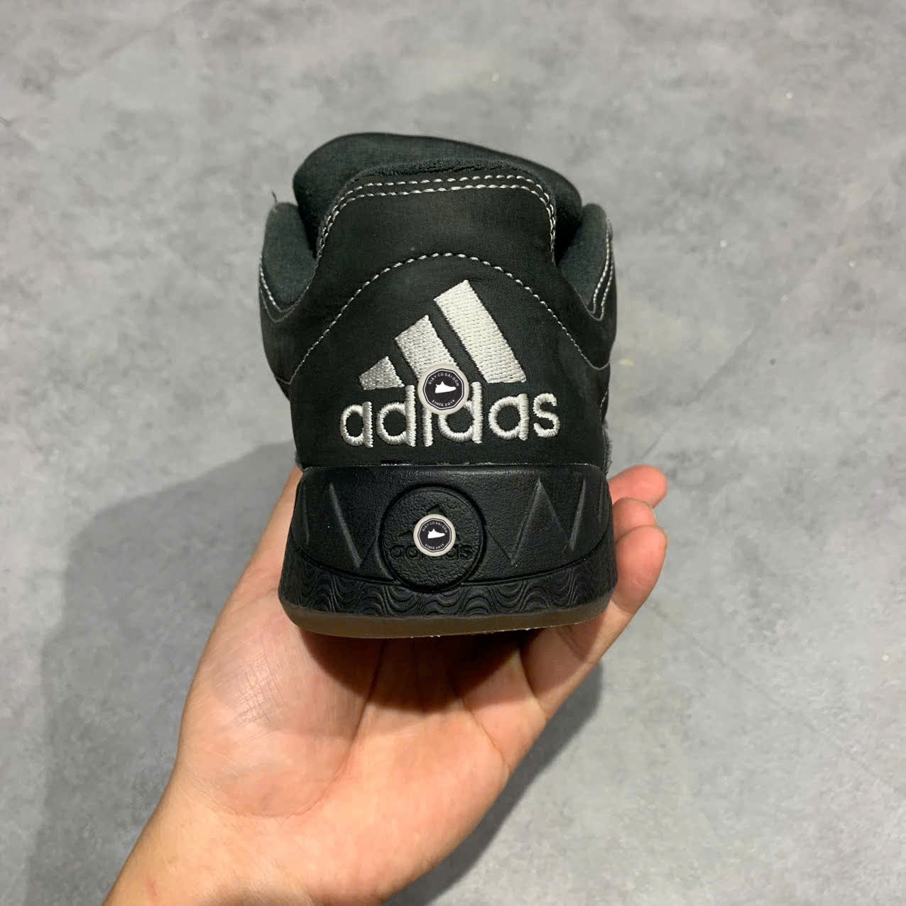 ADIDAS ORIGINALS ADIMATIC "BLACK / WHITE / CARBON" – ID3938 – SIZE 40 2/3 GIÀY 2HAND CHÍNH HÃNG – PVN19366