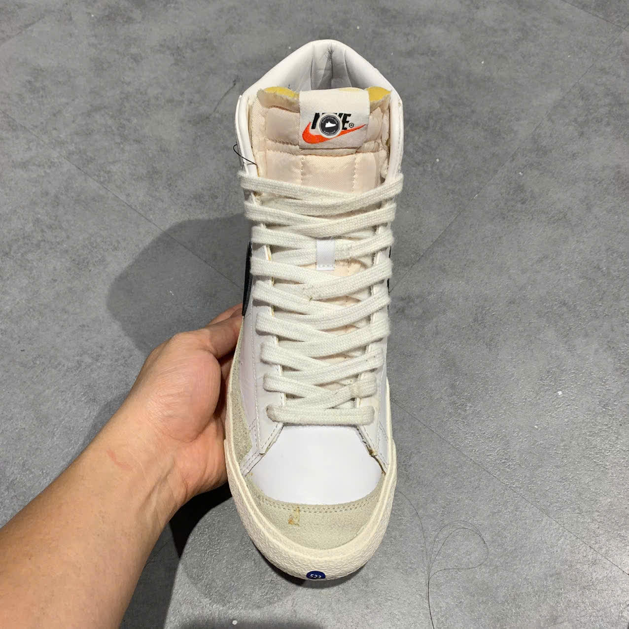 NIKE BLAZER MID ’77 VINTAGE BQ6806-100 SIZE 42.5 GIÀY 2HAND CHÍNH HÃNG PVN19541