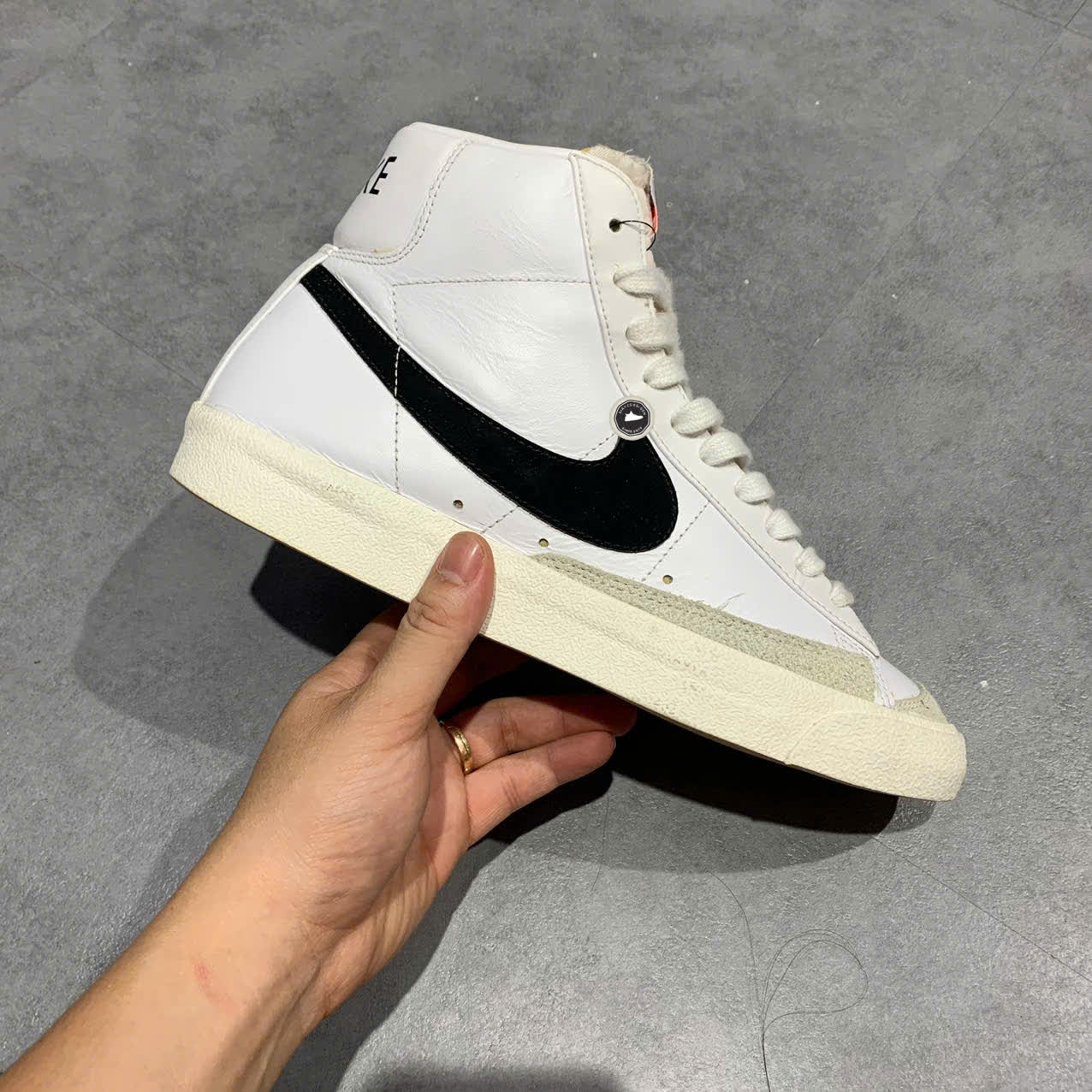 NIKE BLAZER MID ’77 VINTAGE BQ6806-100 SIZE 42.5 GIÀY 2HAND CHÍNH HÃNG PVN19541