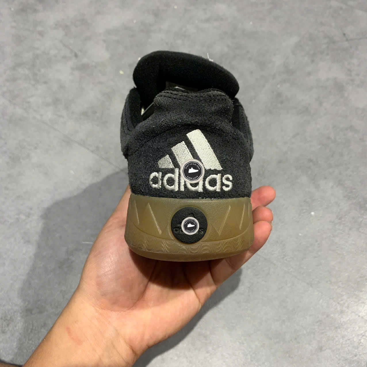 ADIDAS ADIMATIC 'CORE BLACK / OFF WHITE / GUM' IE2224 SIZE 40 GIÀY 2HAND CHÍNH HÃNG [PVN19588]