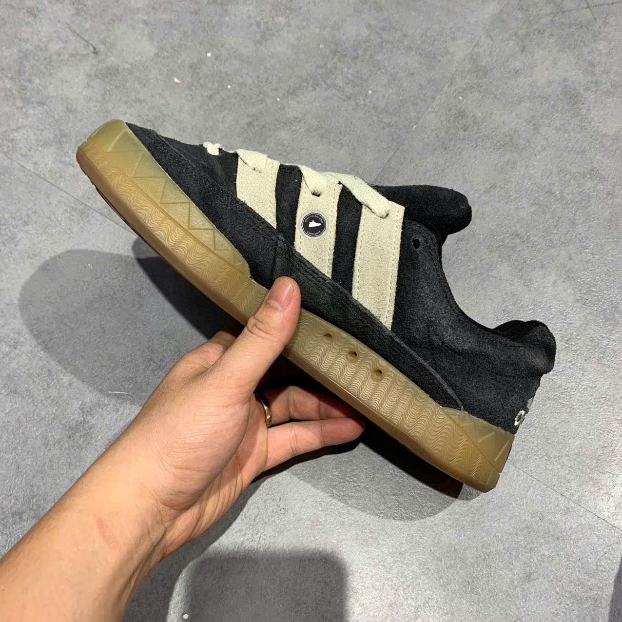 ADIDAS ADIMATIC 'CORE BLACK / OFF WHITE / GUM' IE2224 SIZE 40 GIÀY 2HAND CHÍNH HÃNG [PVN19588]