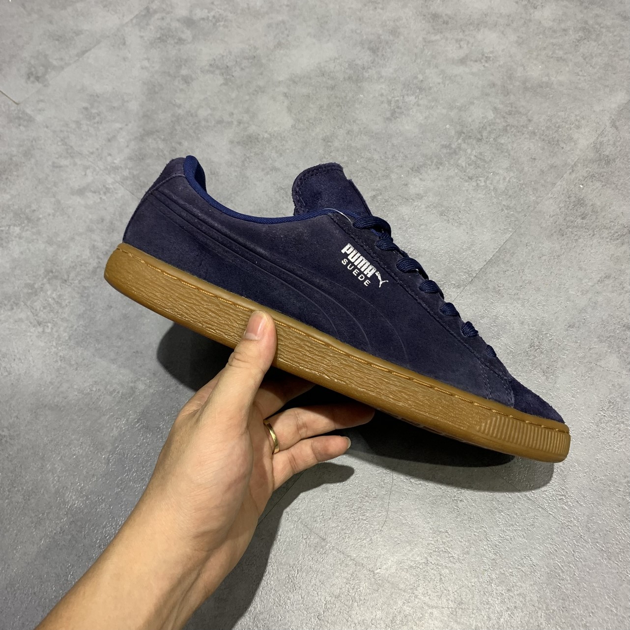 2hand giày Puma Suede Emboss 'Peacoat Gum' 360747‑02 size 42 PVN11734