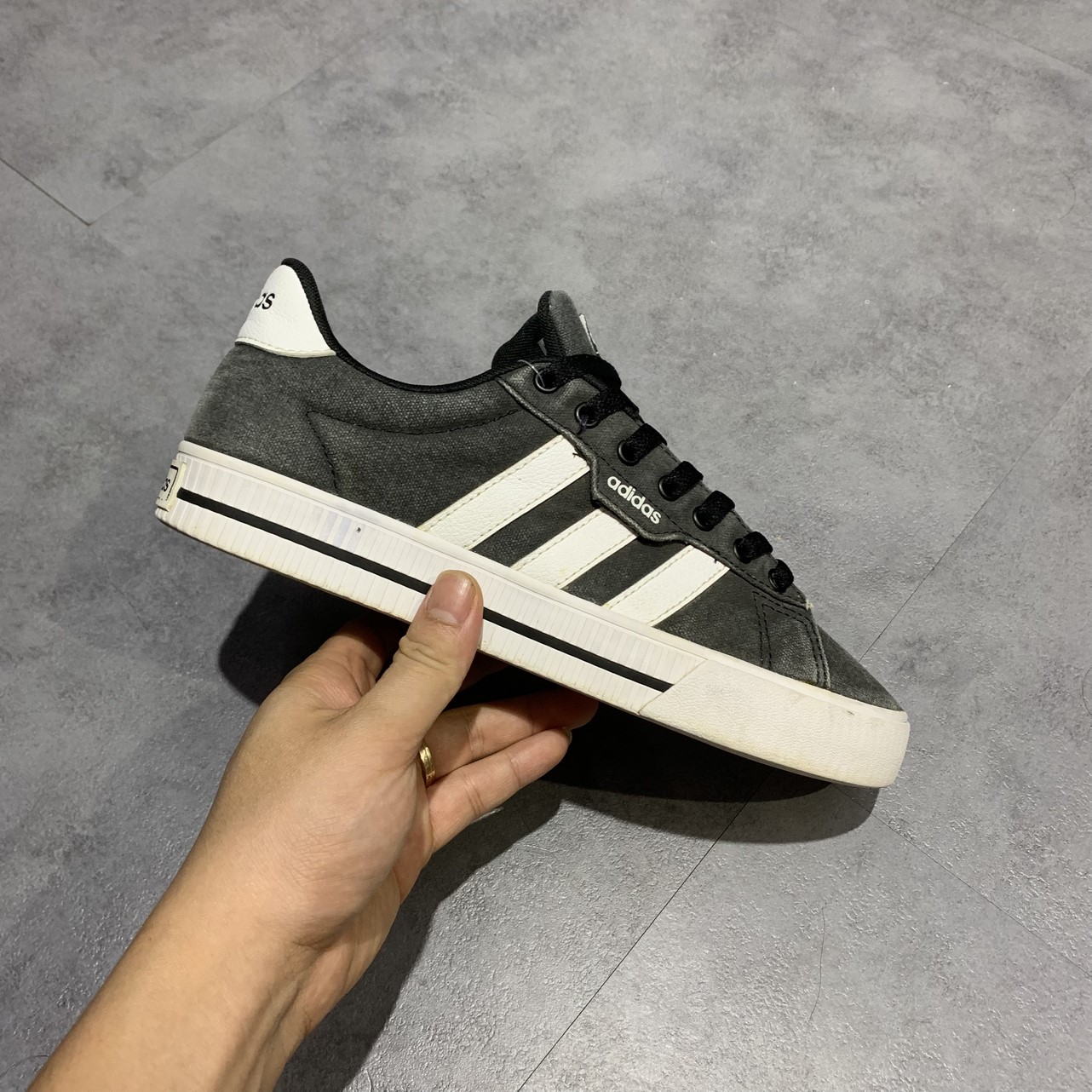 2hand giày ADIDAS DAILY 3.0 FW7033 SIZE 40 2/3 PVN12362
