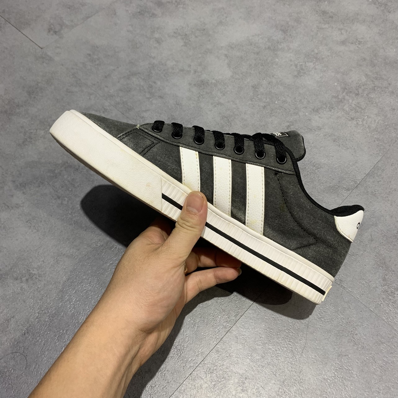 2hand giày ADIDAS DAILY 3.0 FW7033 SIZE 40 2/3 PVN12362