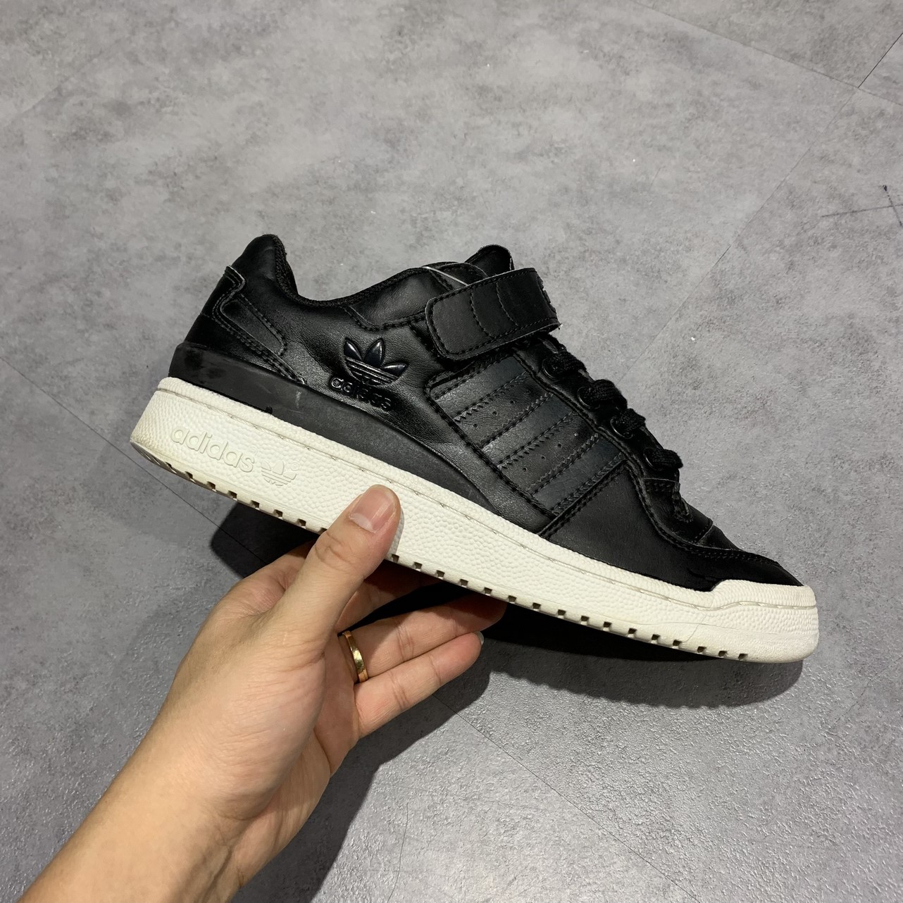 2hand Giày Adidas Originals Forum Low Refined Cloud White Core Black CG7135 SIZE 41 1/3 pvn12555