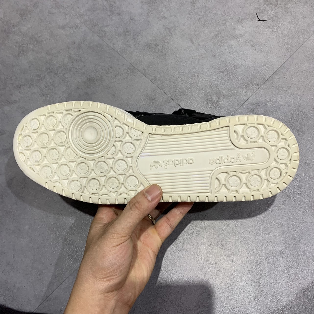 Giày 2hand Adidas Forum Low CG7135 SIZE 42 13720