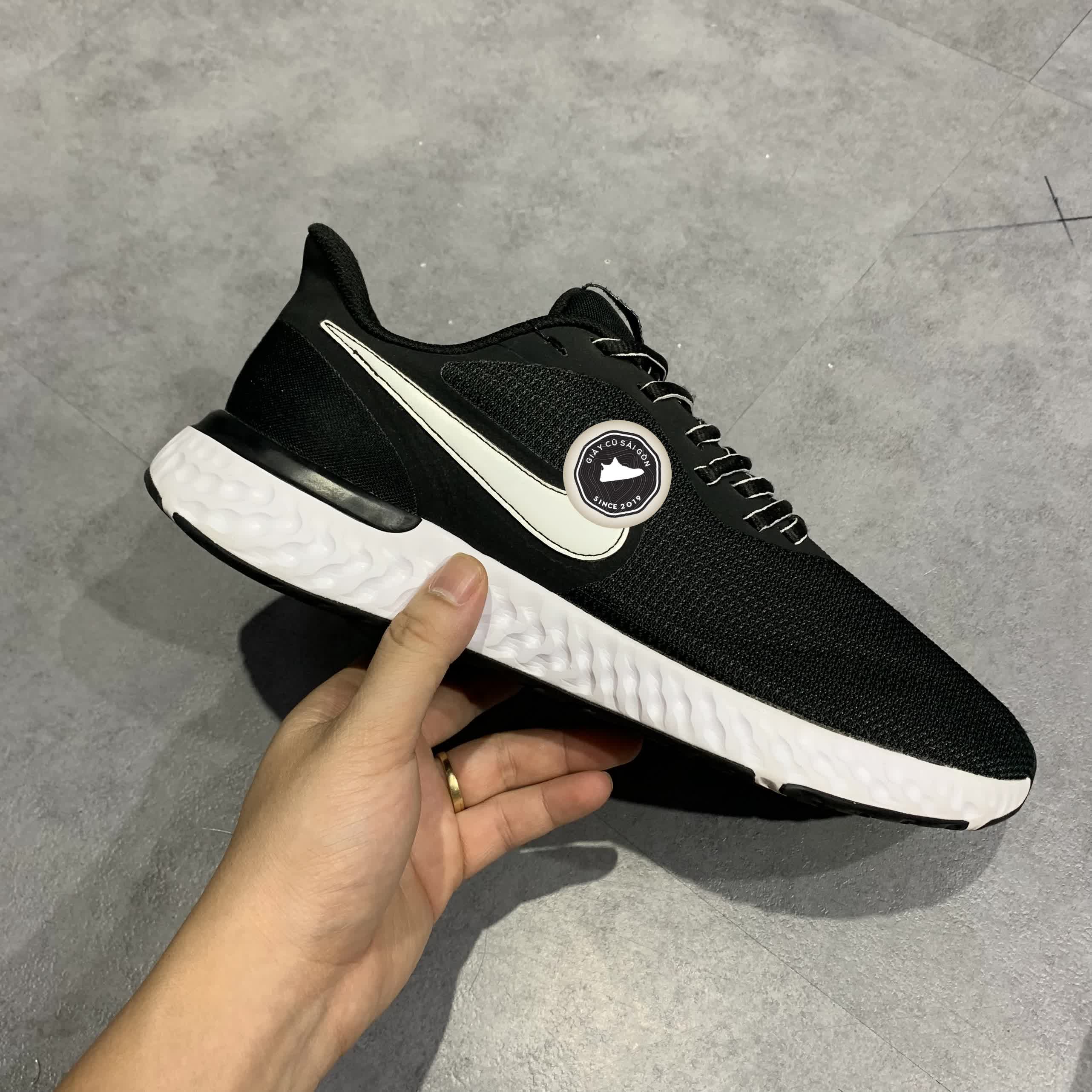 Giay 2hand Nike Revolution 5 EXT Black White CZ8591 001 SIZE 44.5 pvn14527