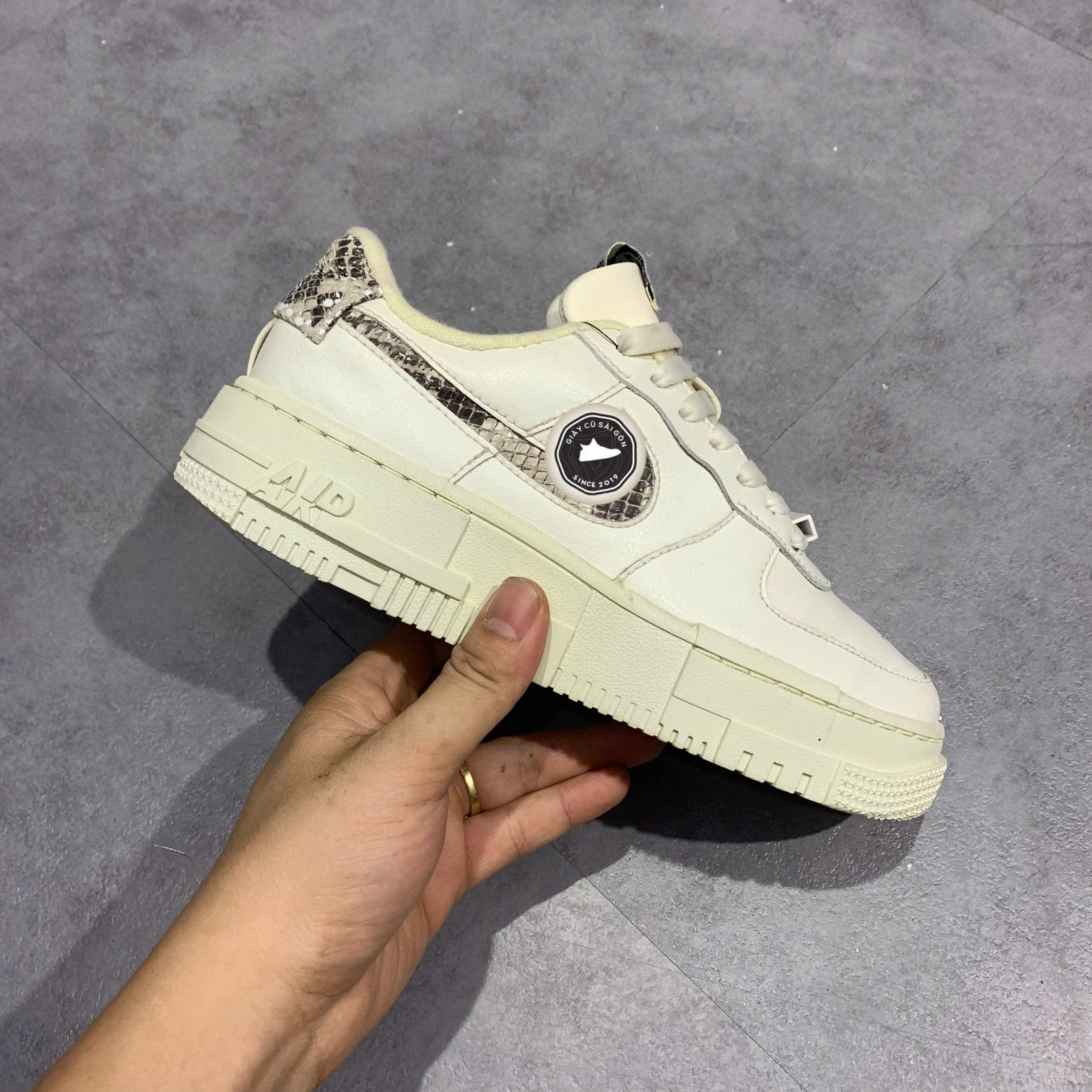 Giày 2HAND Nike Air Force 1 Pixel SE 'Sail Snake' CV8481-101 SIZE 36 PVN15902