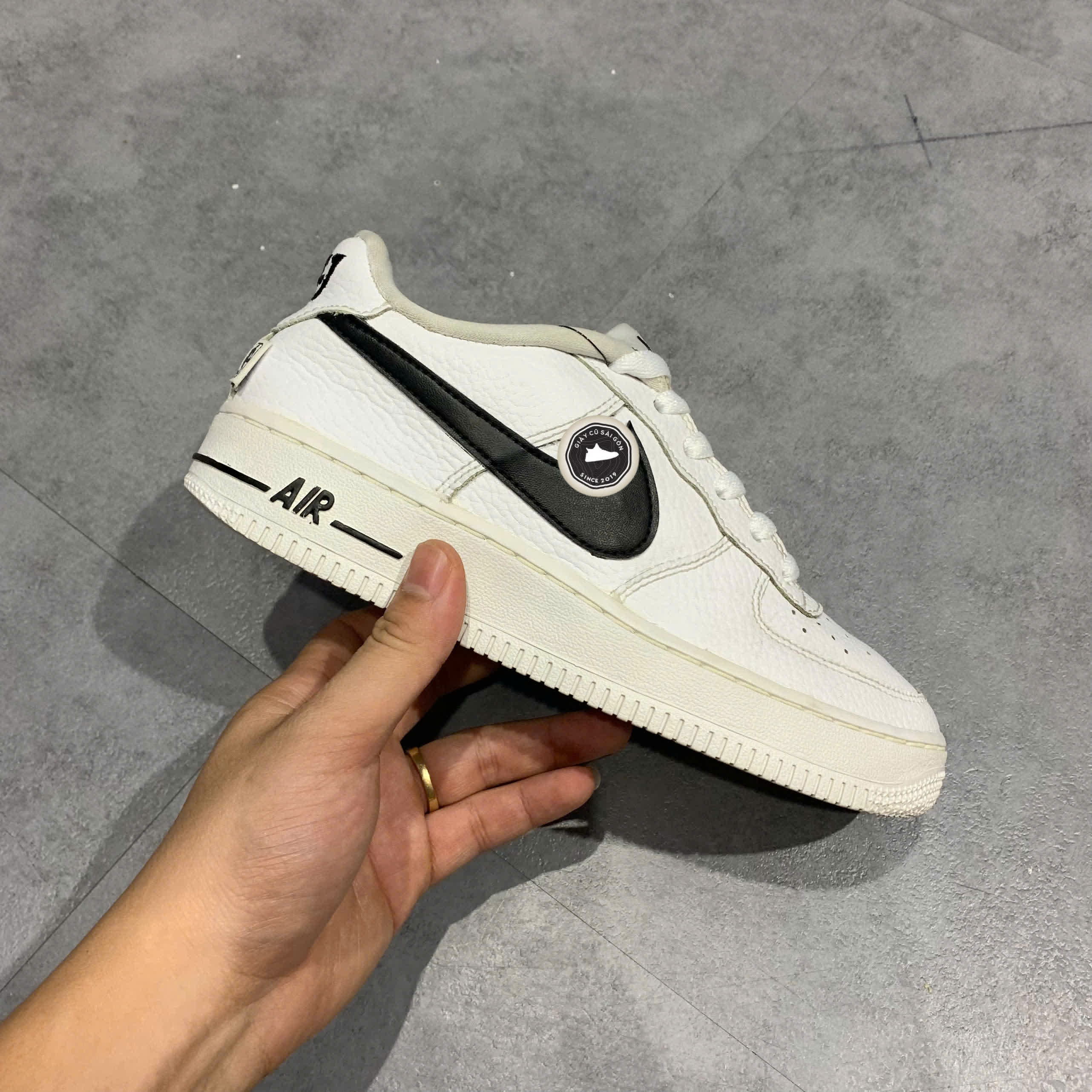 Giày 2hand Air Force 1 LV8 GS 'White Black' - 820438 108 SIZE 36 pvn16218