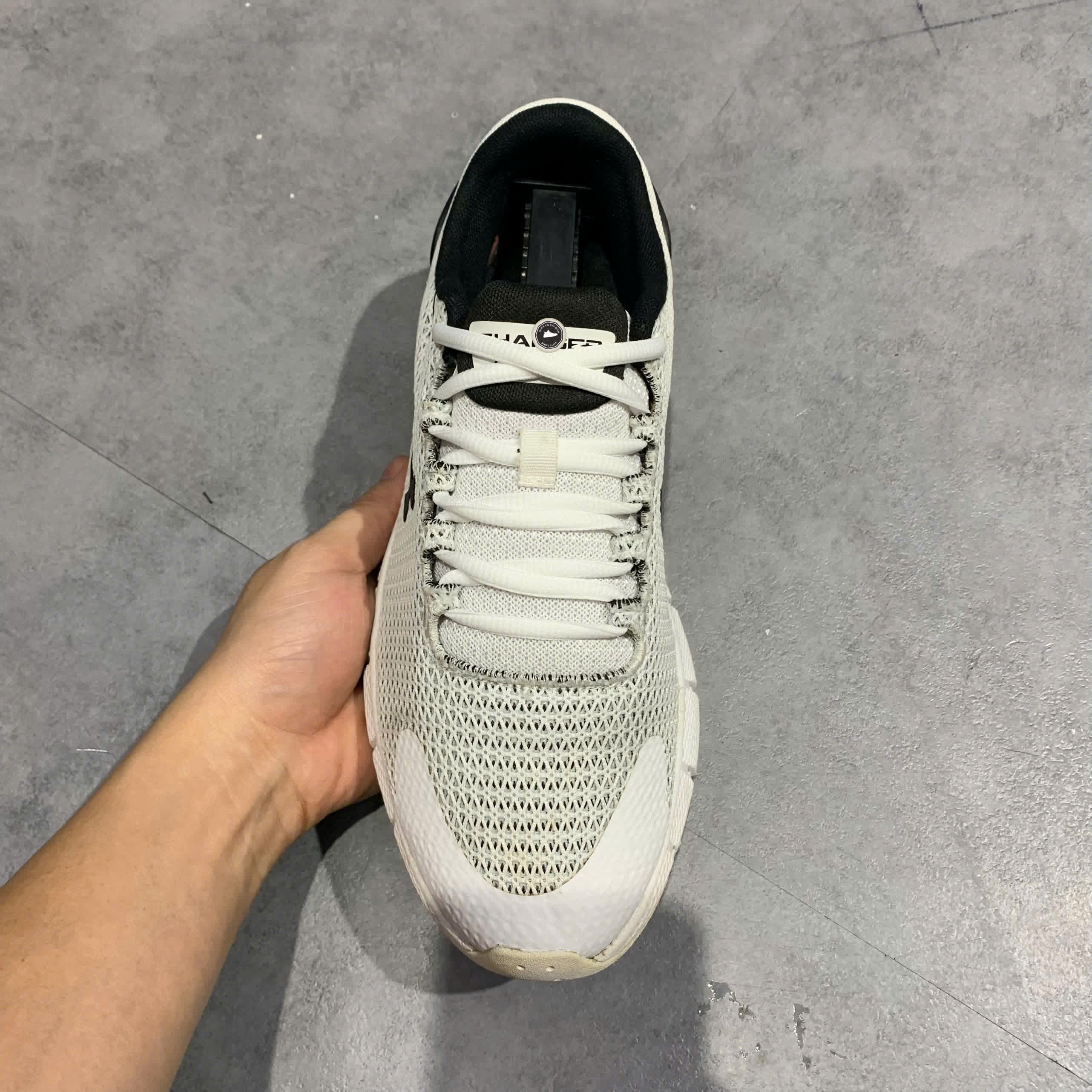 Giày 2hand Under Armour Charged Rogue 2.5 'White Black' 3024400-101 SIZE 42