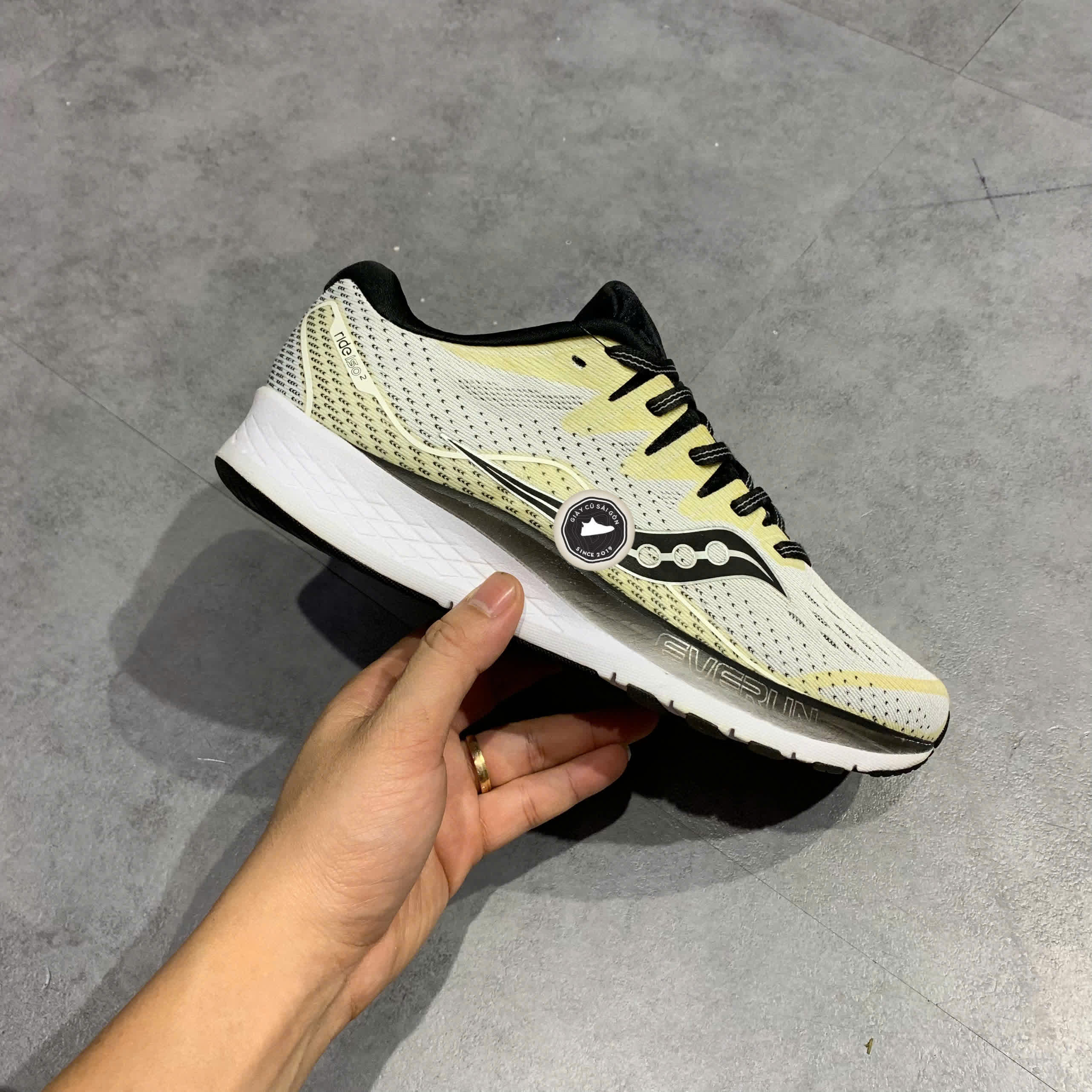 Giày 2hand SAUCONY RIDE ISO 2 SIZE 40 pvn16507