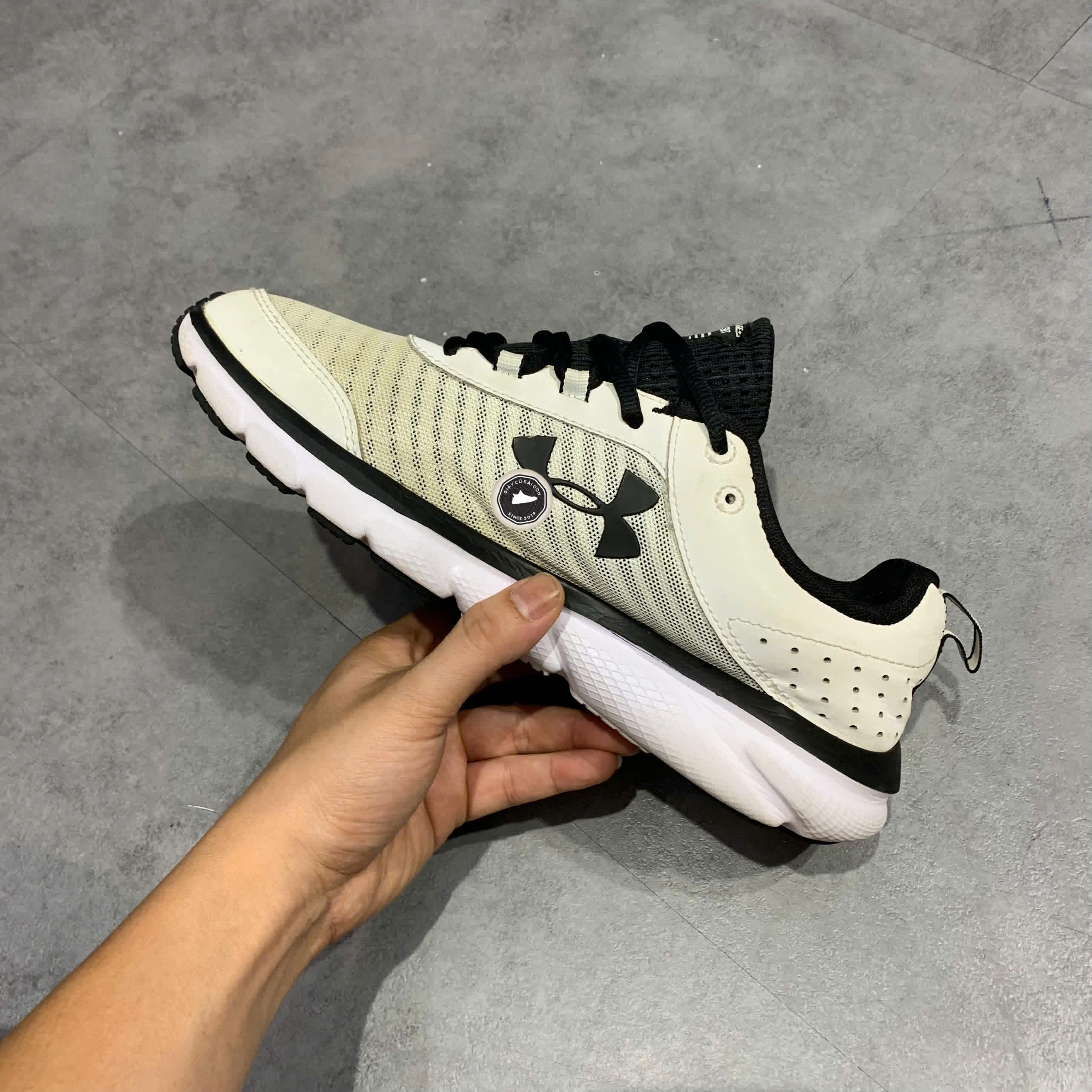 Giày 2hand Charged Assert 8 'Black White' 3021952-110 SIZE 43 pvn16707