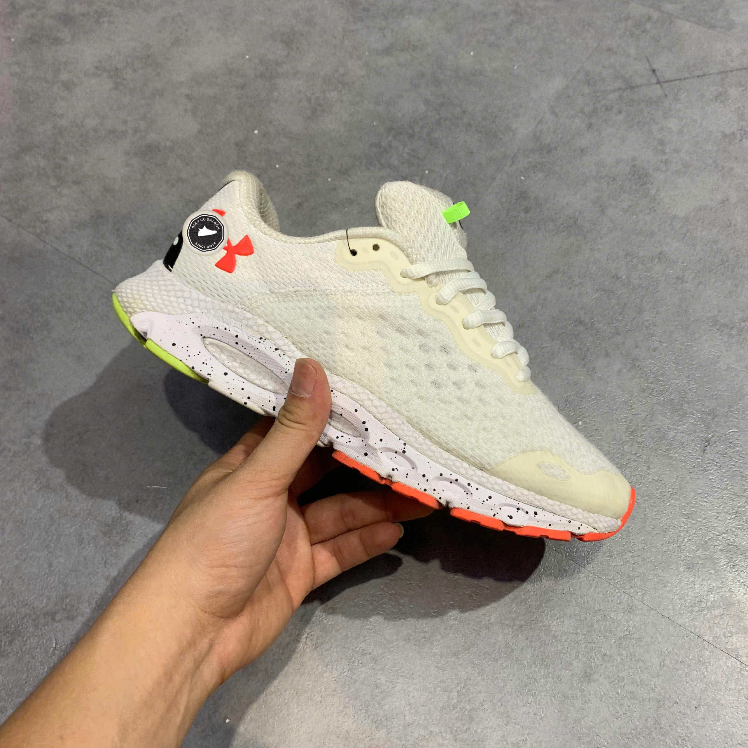 Giày 2hand Hovr Infinite 3 3023556-109 SIZE 39 pvn16785