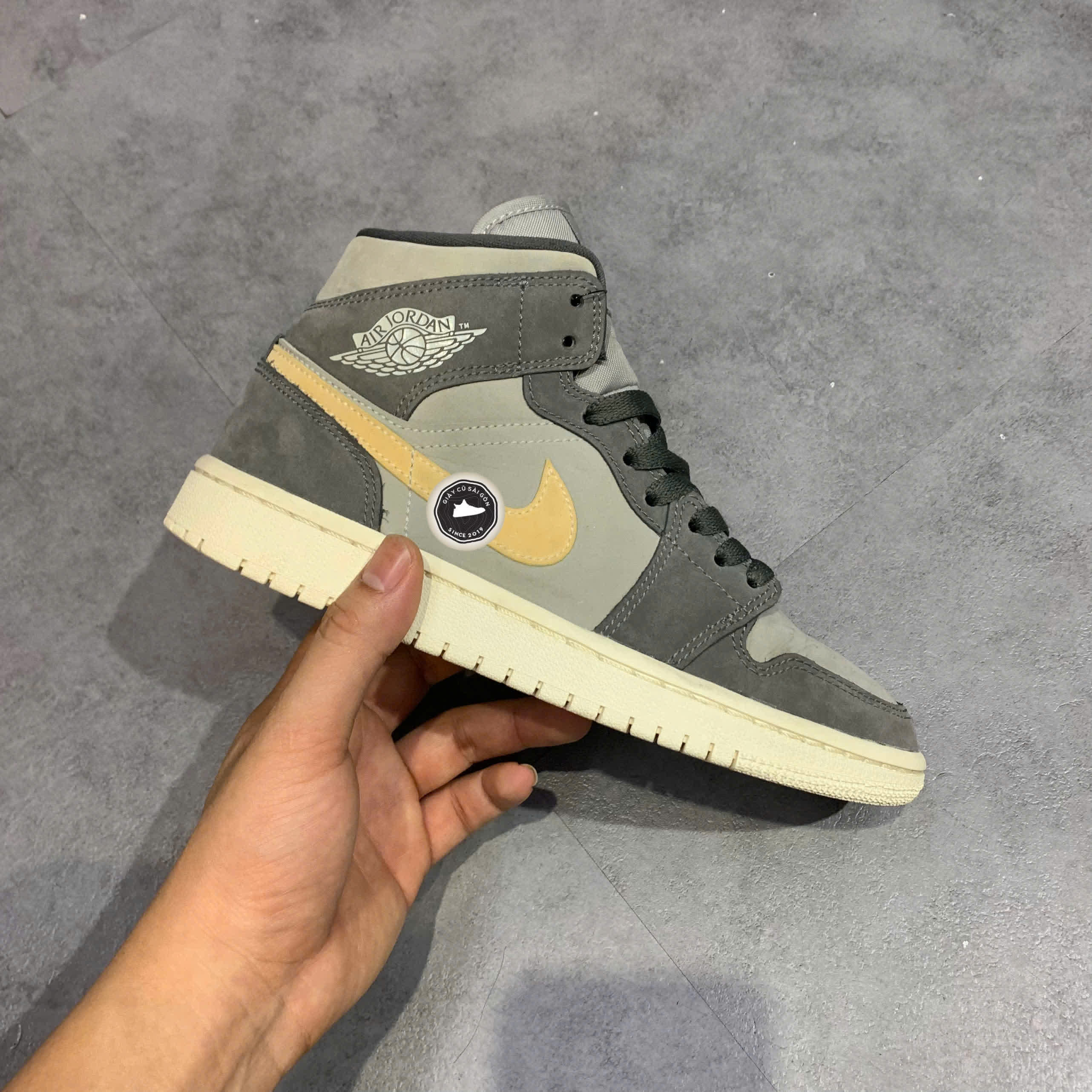 Giày 2hand Jordan 1 Mid Grey Onyx BQ6472-020 SIZE 36.5 pvn17202