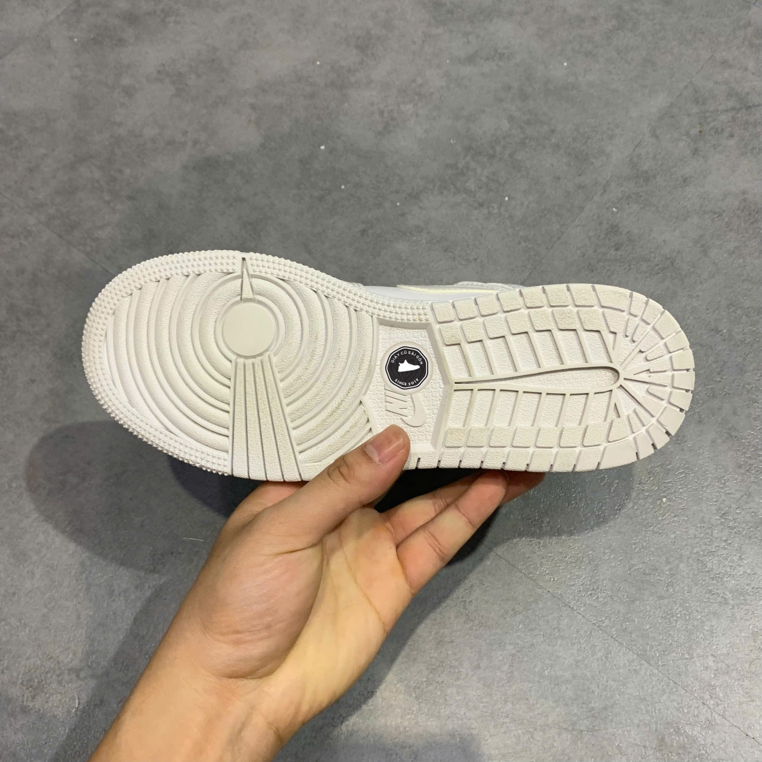 Giày 2hand Air Jordan 1 Mid 'Triple White' (2020) 554725-126 SIZE 36.5 pvn17000