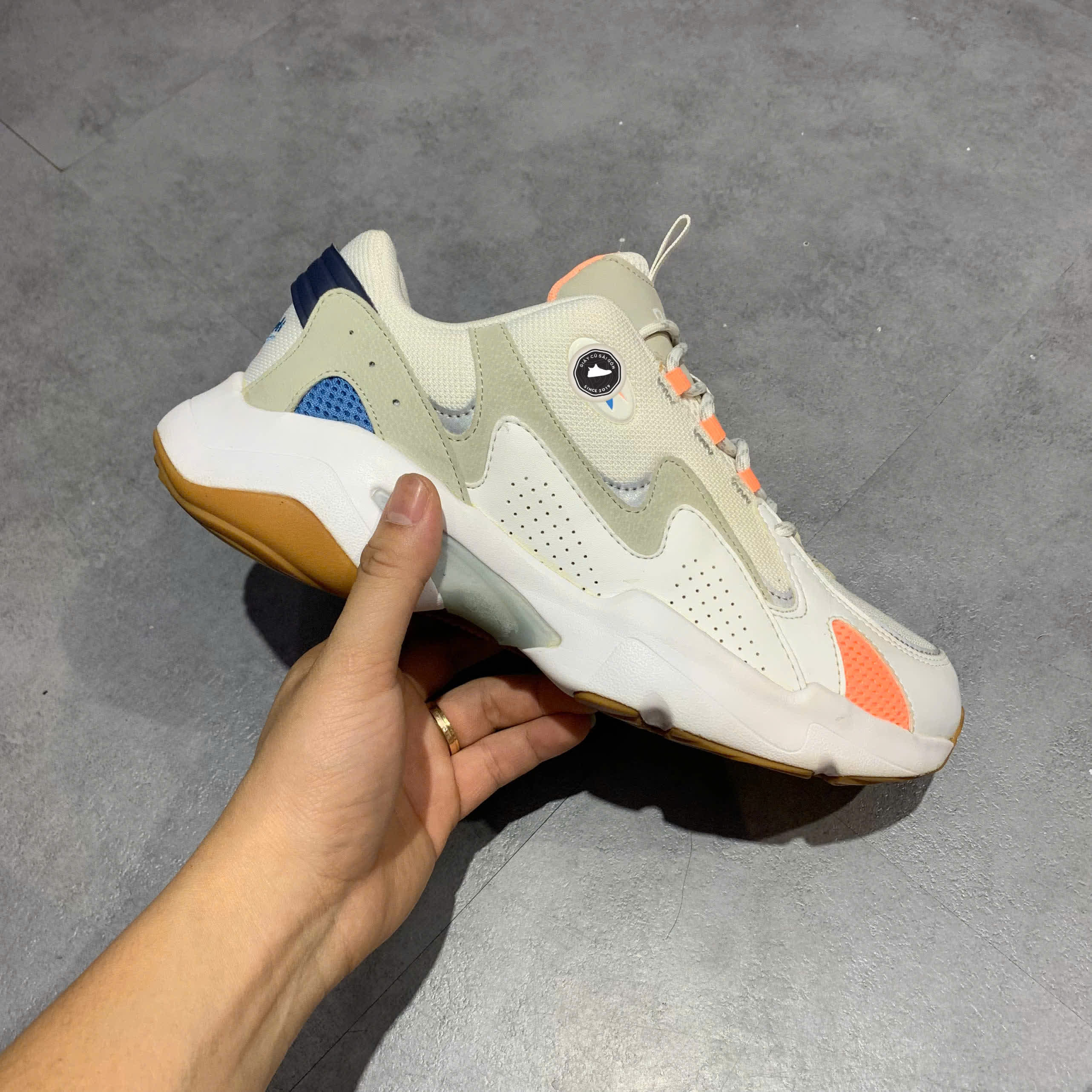 Giày 2hand Turbo Impulse Vintage White EH3111 SIZE 40.5 PVN16746