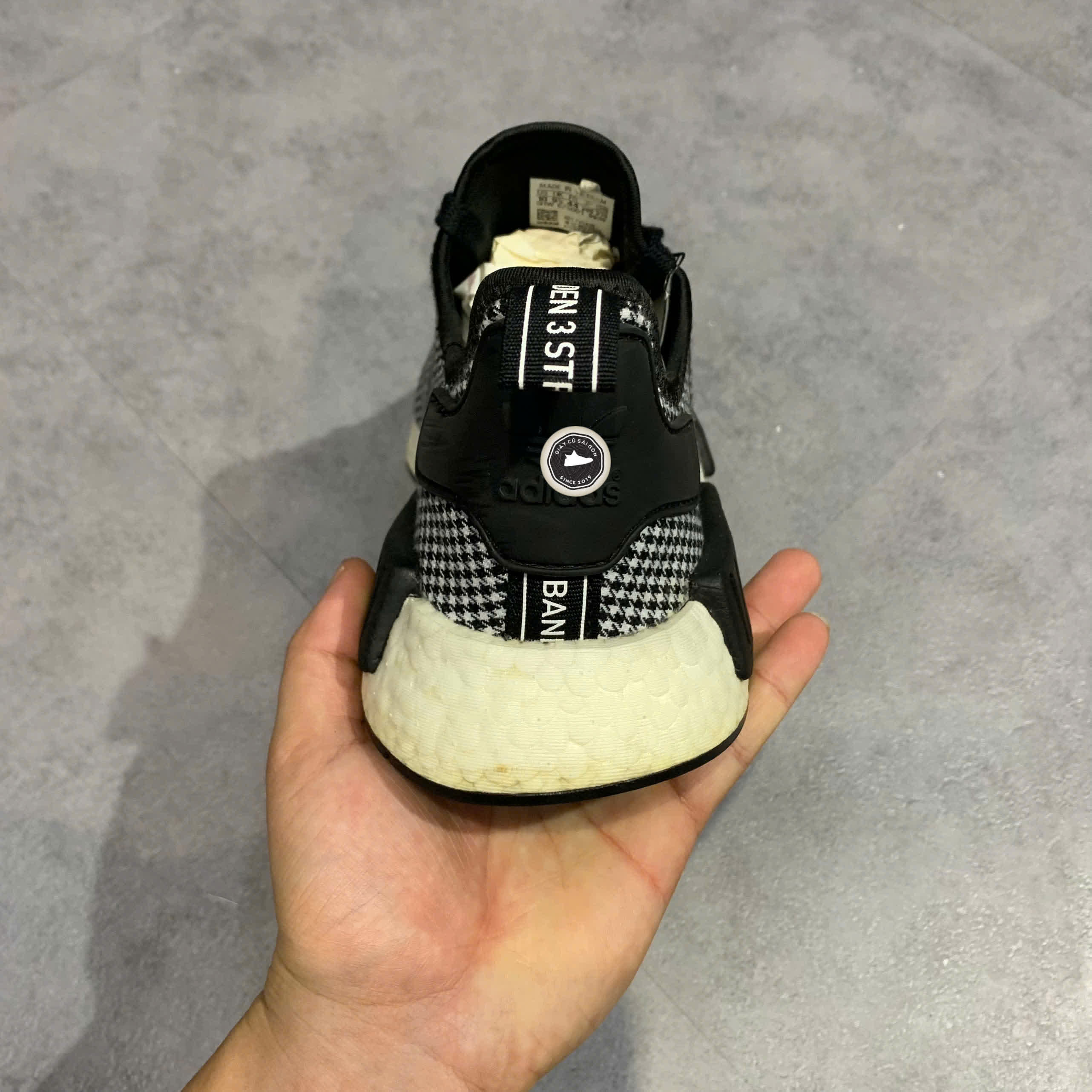 Giày 2hand NMD R1 'Black White' FV5438 SIZE 44 pvn16708