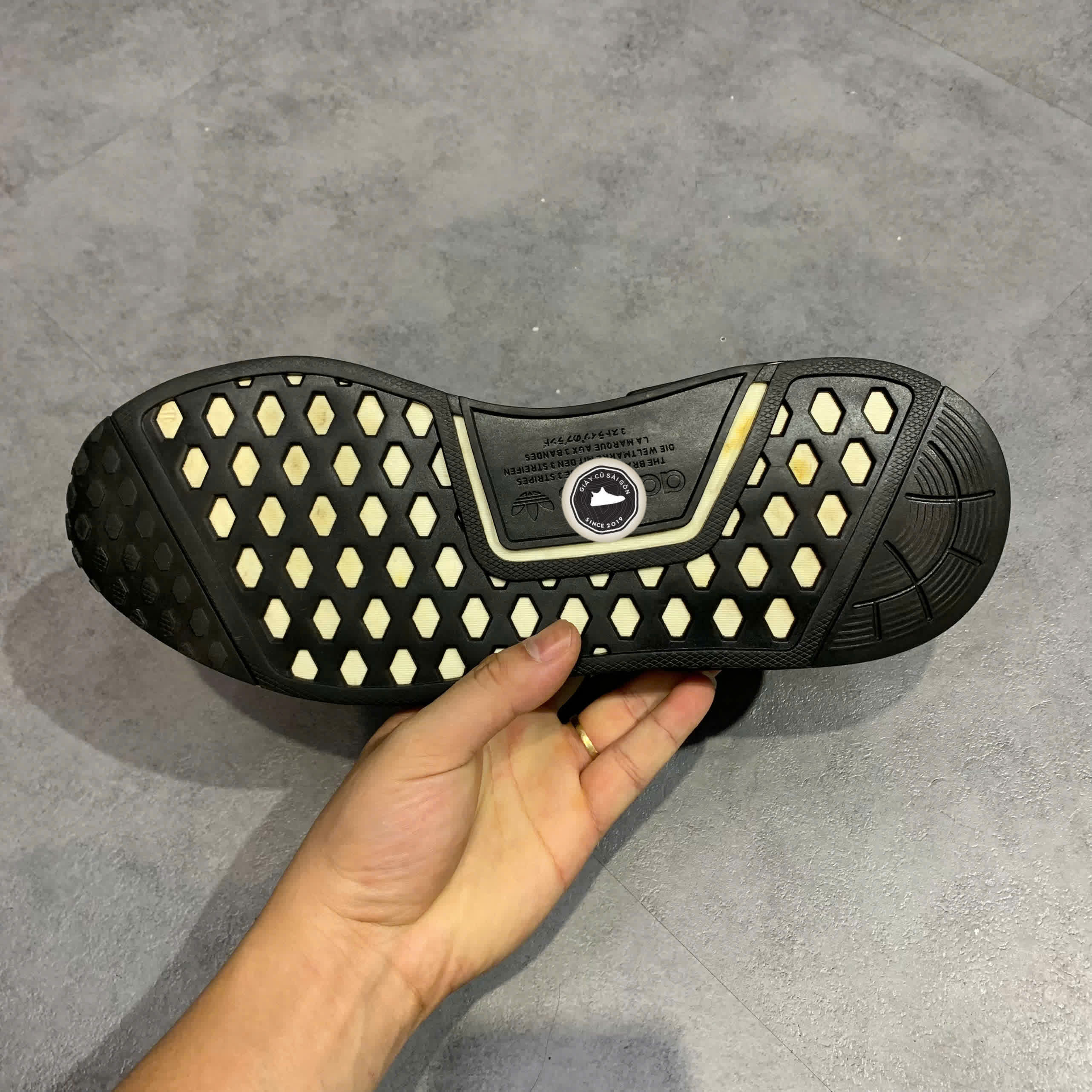 Giày 2hand NMD R1 'Black White' FV5438 SIZE 44 pvn16708