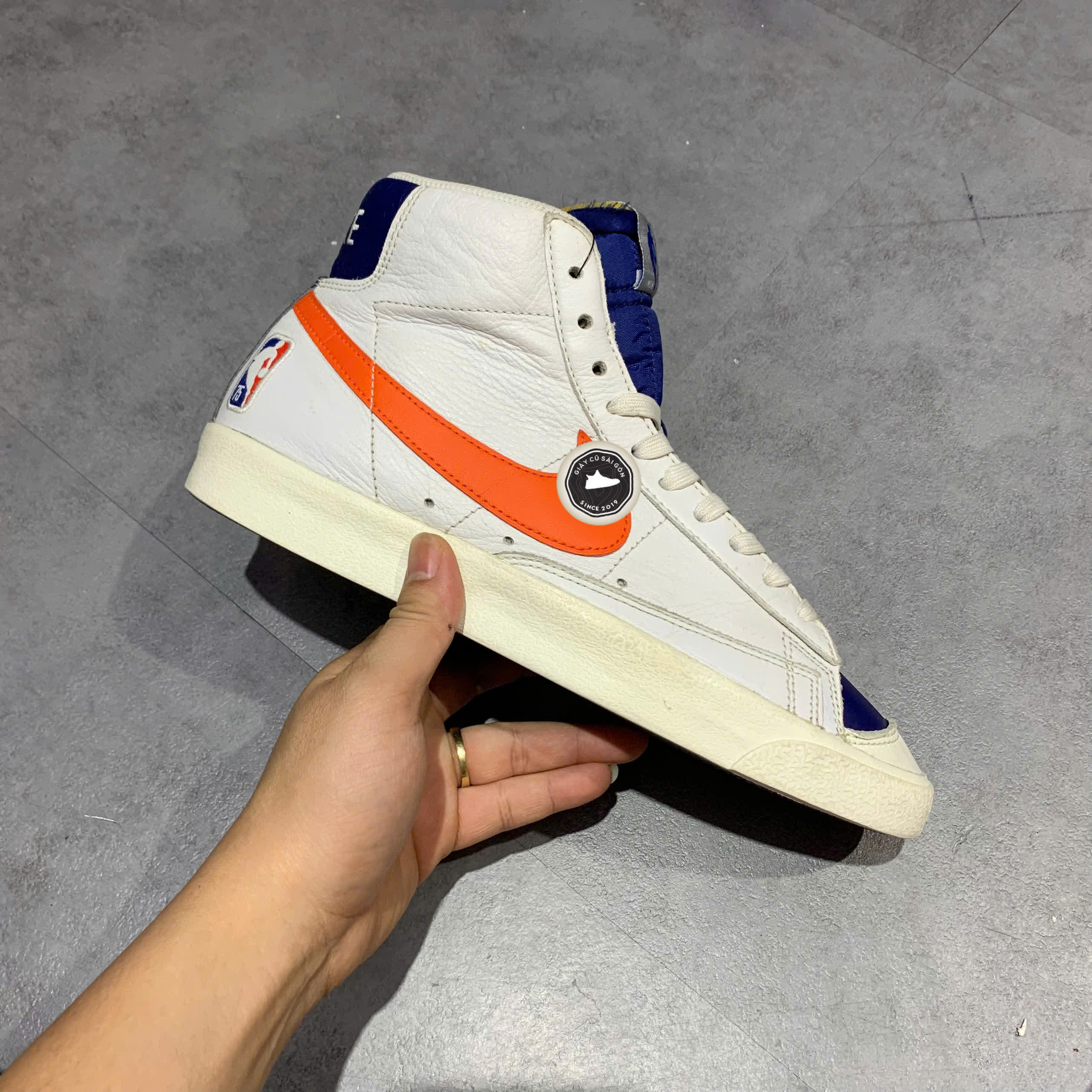 NIKE BLAZER MID '77 EMB NBA 75TH ANNIVERSARY 'KNICKS' DD8025-100 – GIÀY 2HAND