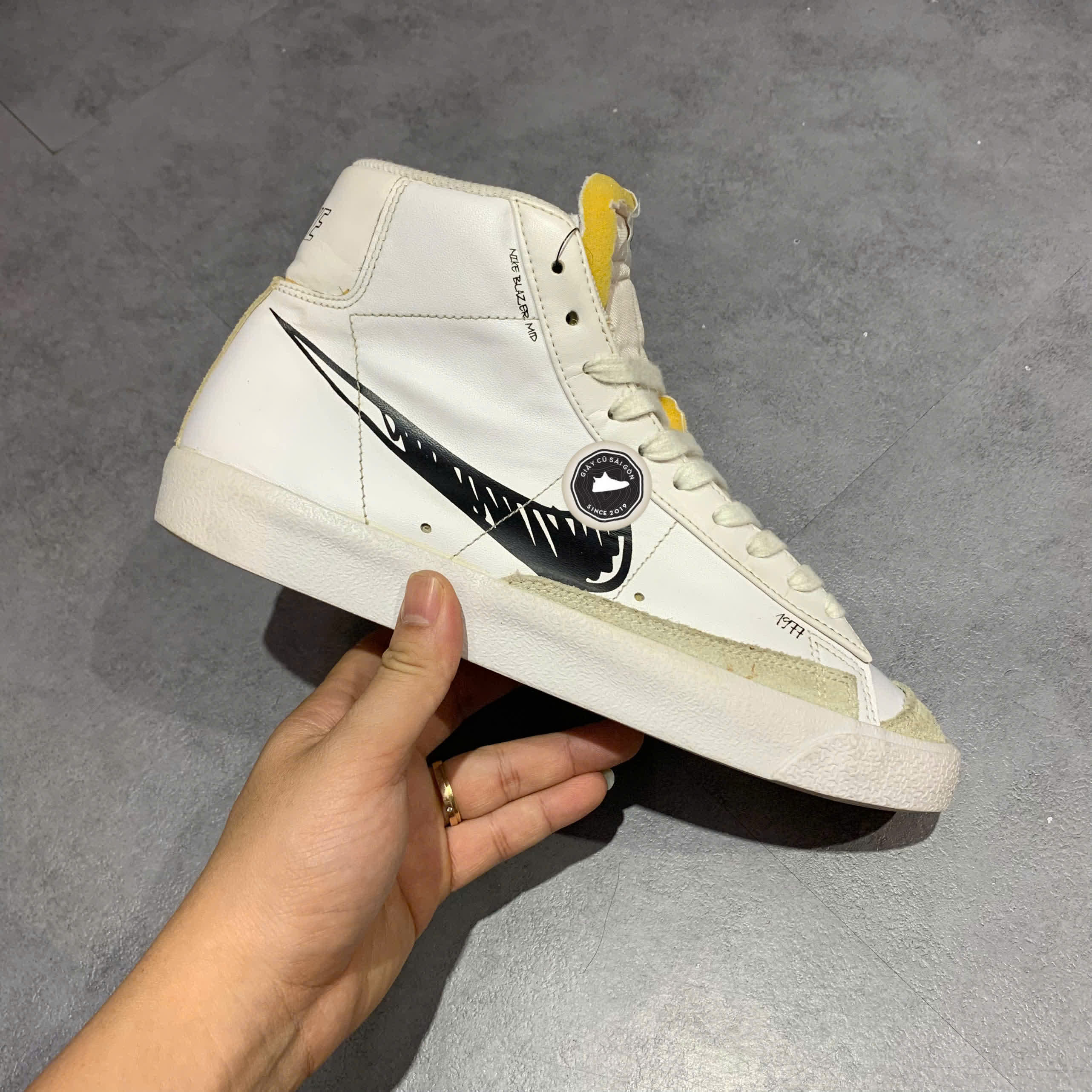 NIKE BLAZER MID '77 SKETCH WHITE BLACK CW7580-101 – GIÀY 2HAND