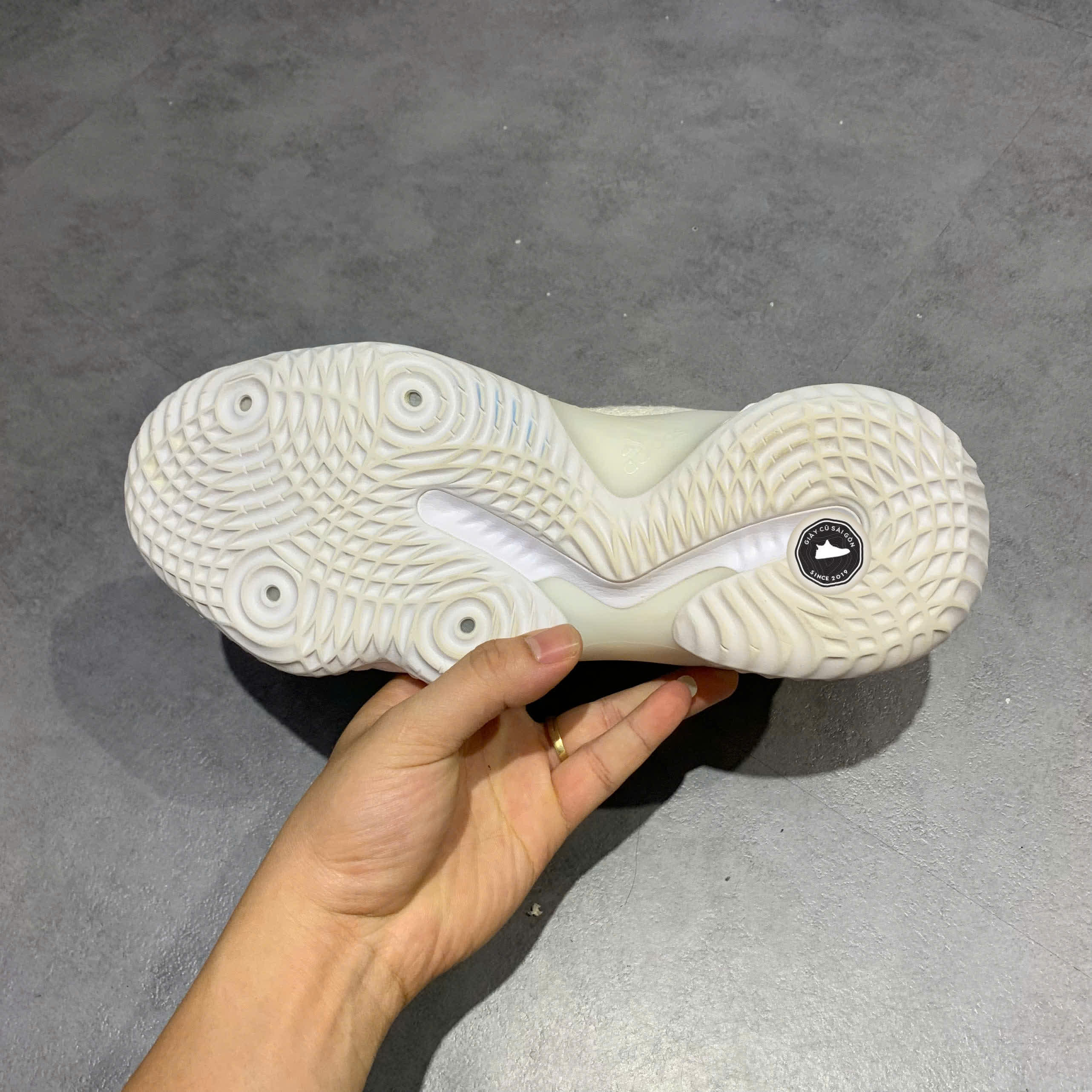 Giày 2hand Pro Bounce 2018 Low White FW0903 SIZE 40 2/3 pvn17392