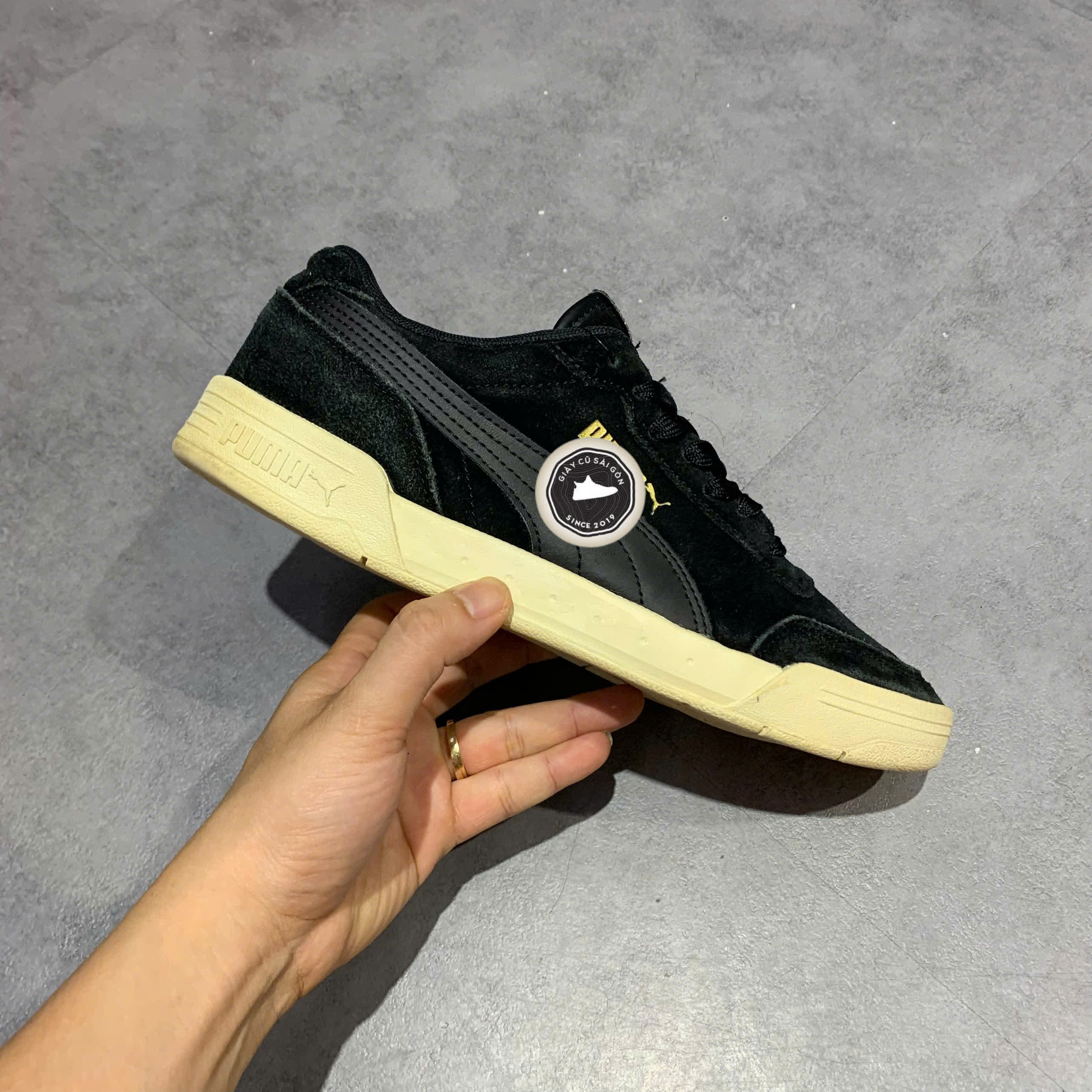 GIÀY 2HAND Caracal Suede 'Black White Gold' 370304-12 SIZE 41 PVN17678