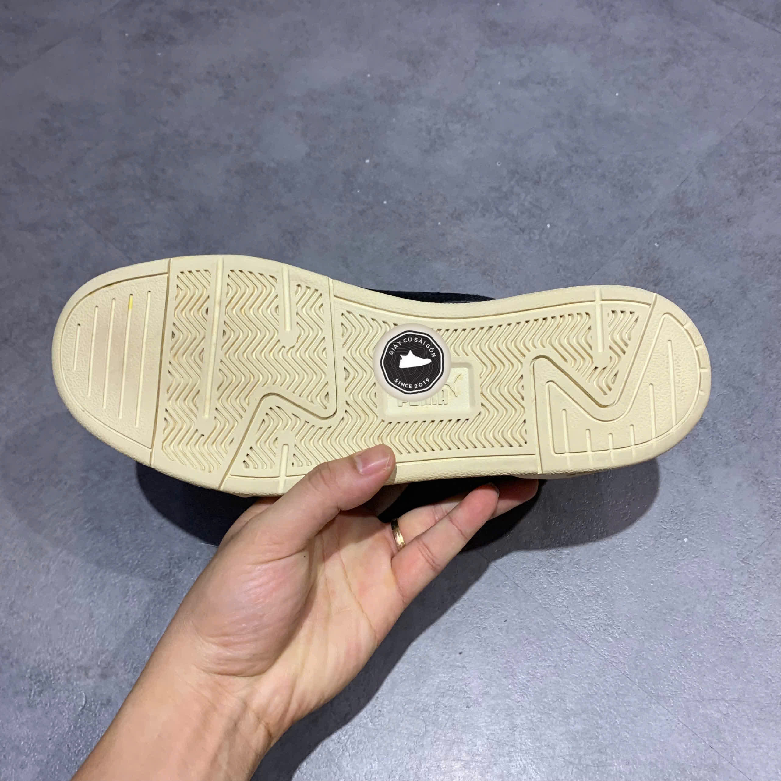 GIÀY 2HAND Caracal Suede 'Black White Gold' 370304-12 SIZE 41 PVN17678