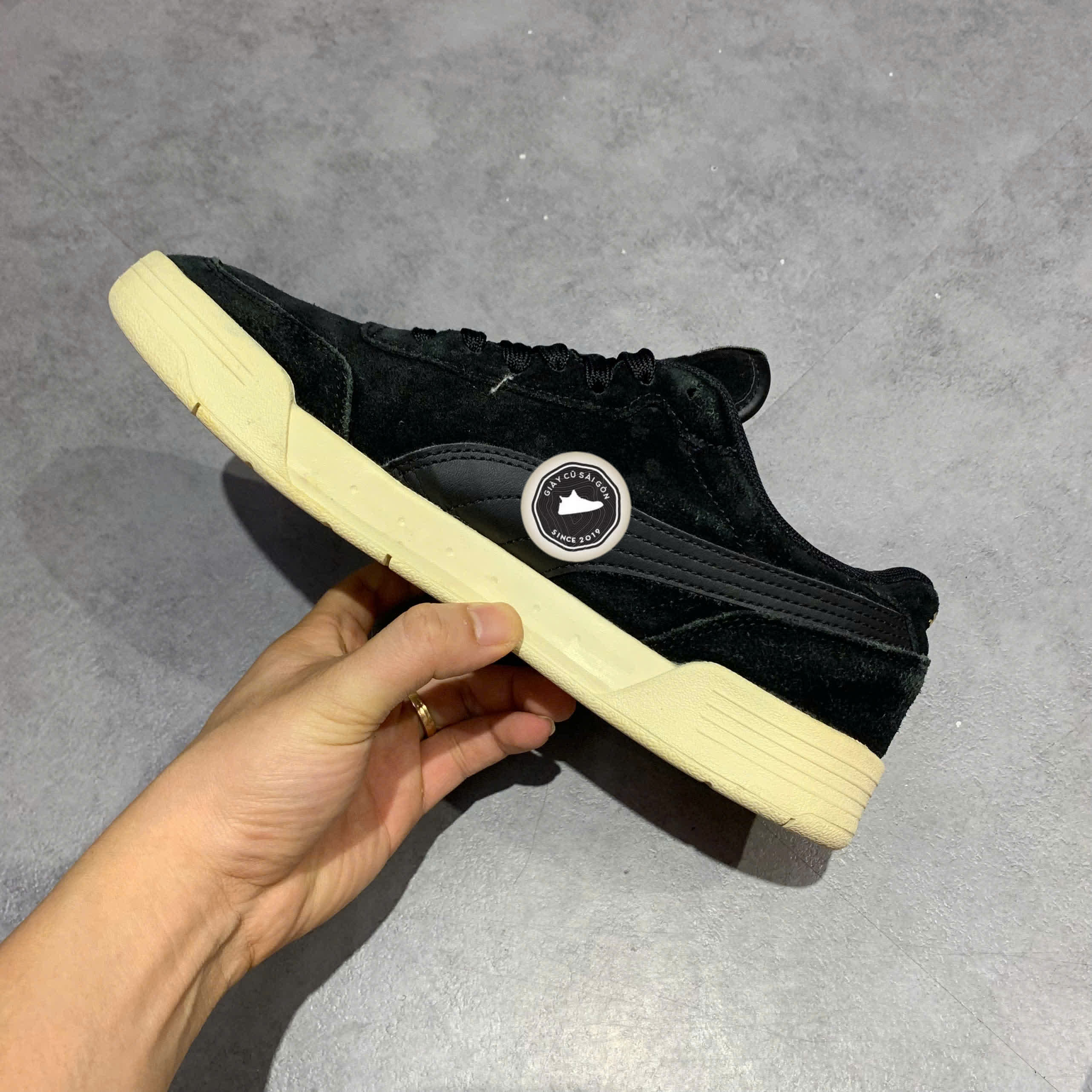 GIÀY 2HAND Caracal Suede 'Black White Gold' 370304-12 SIZE 41 PVN17678