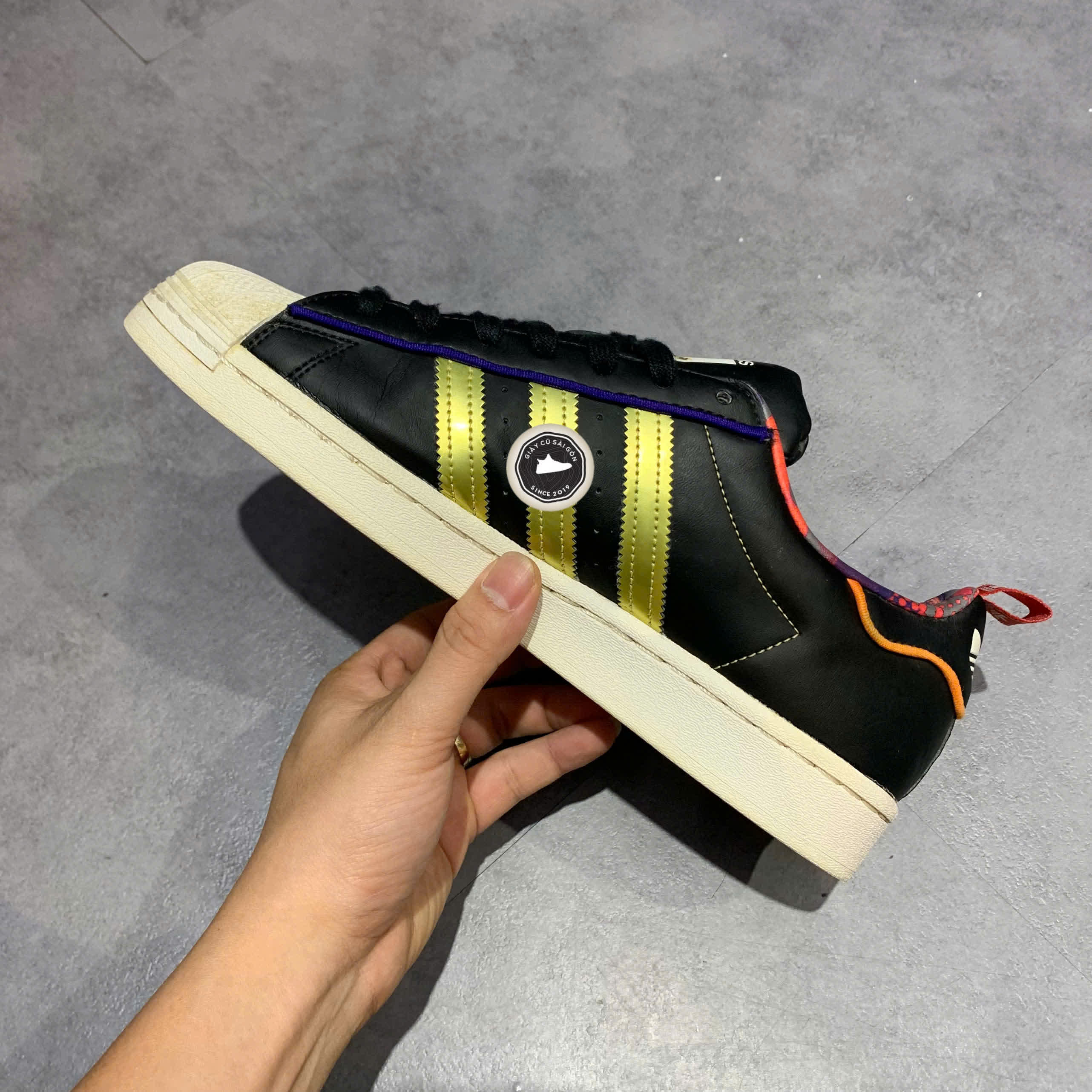 ADIDAS SUPERSTAR 'CHINESE NEW YEAR - YEAR OF THE OX BLACK' S24184 SIZE 42 - GIÀY 2HAND CHÍNH HÃNG