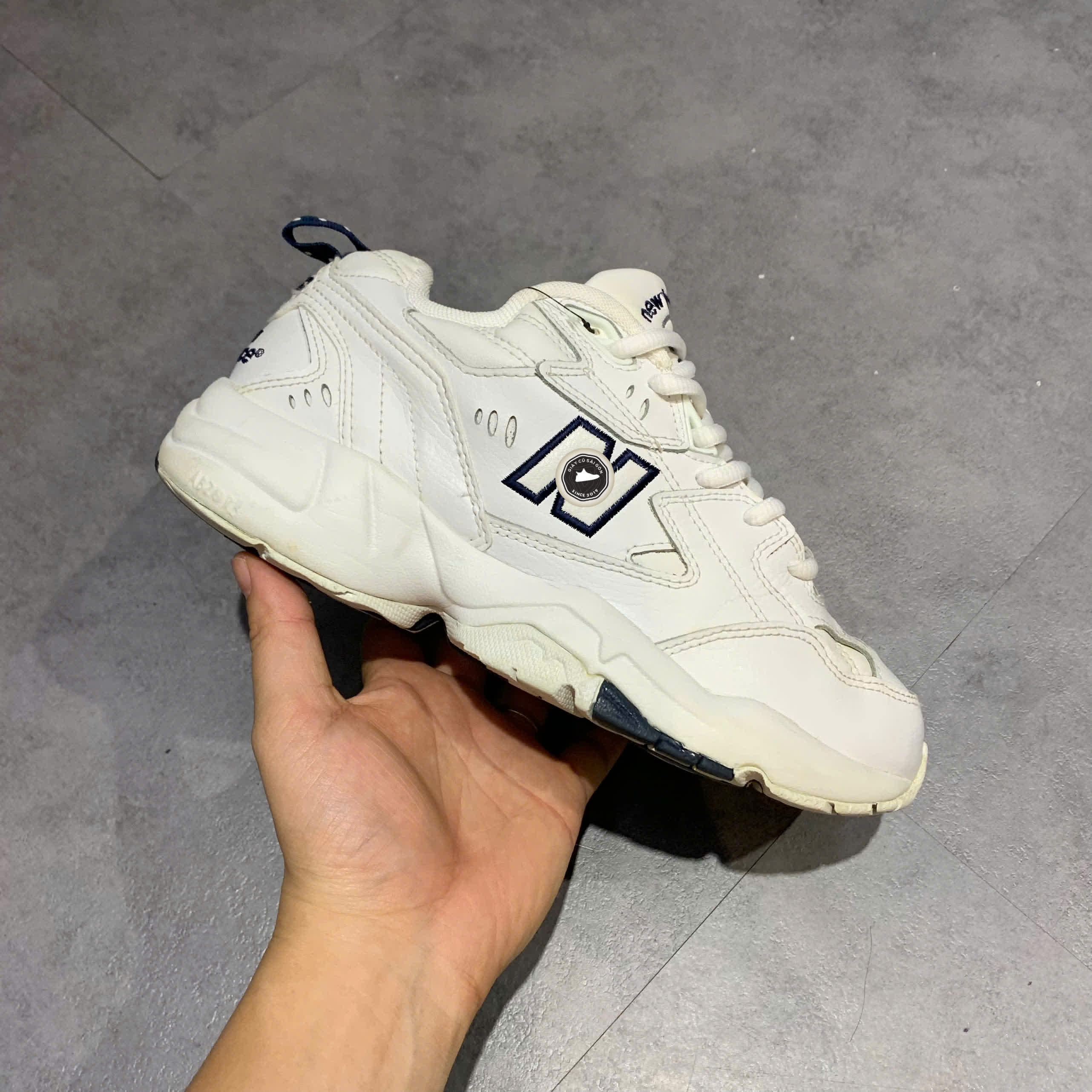 GIÀY NEW BALANCE 608V1 WHITE MX608WT SIZE 39 – GIÀY 2HAND CHÍNH HÃNG