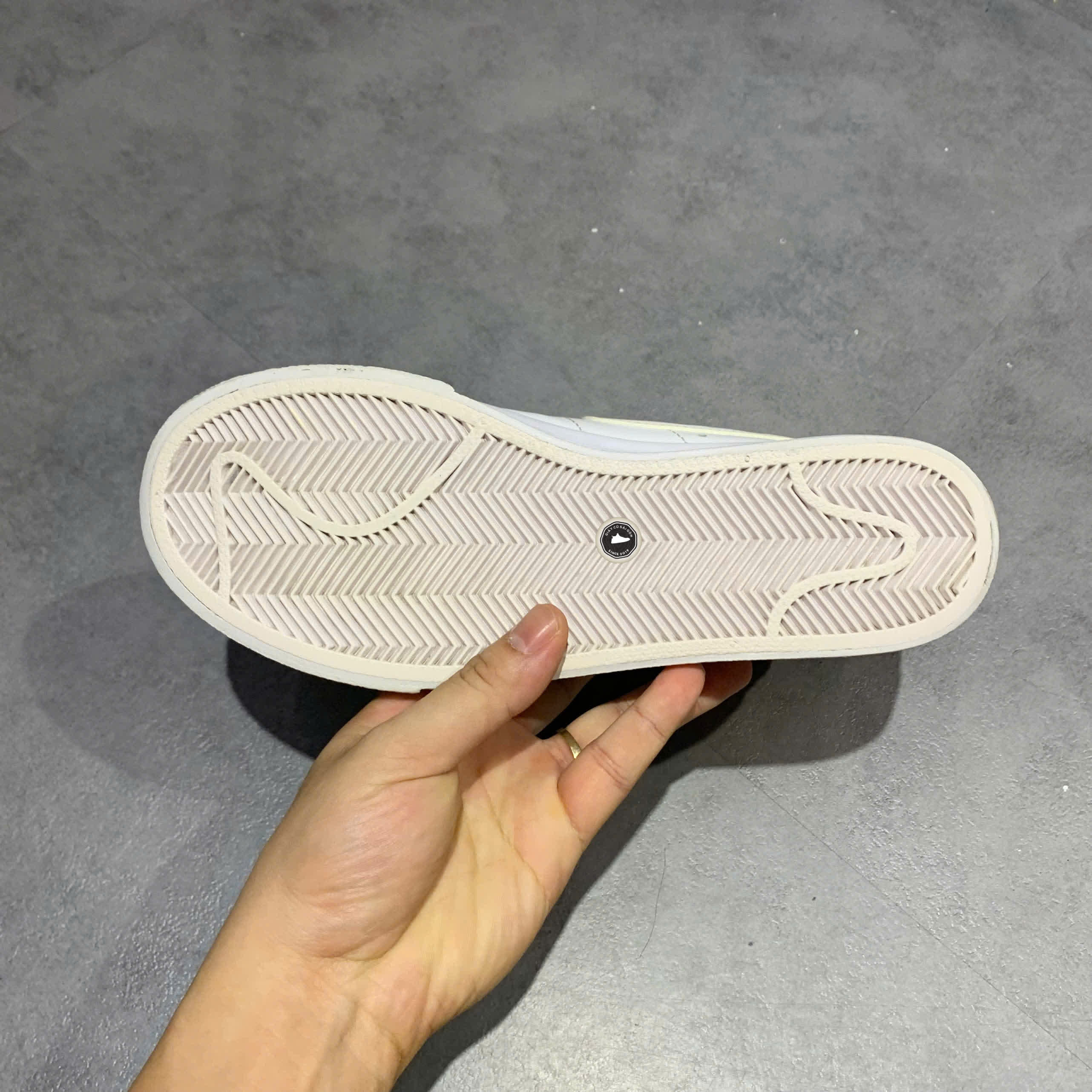 GIÀY NIKE BLAZER LOW PLATFORM 'TRIPLE WHITE' DJ0292-100 SIZE 37.5 – GIÀY 2HAND CHÍNH HÃNG