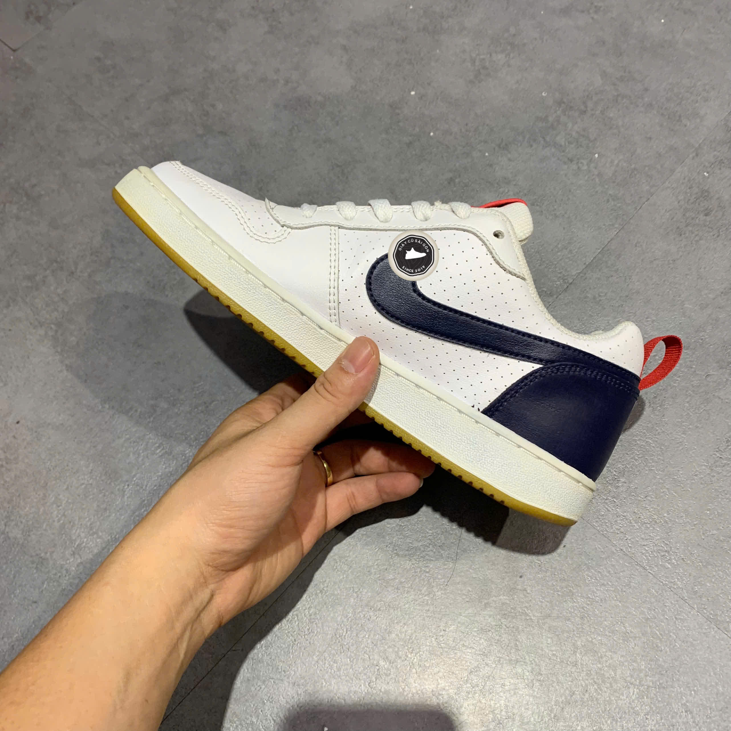 NIKE COURT BOROUGH LOW GS – 839985105 – SIZE 39 – GIÀY 2HAND CHÍNH HÃNG