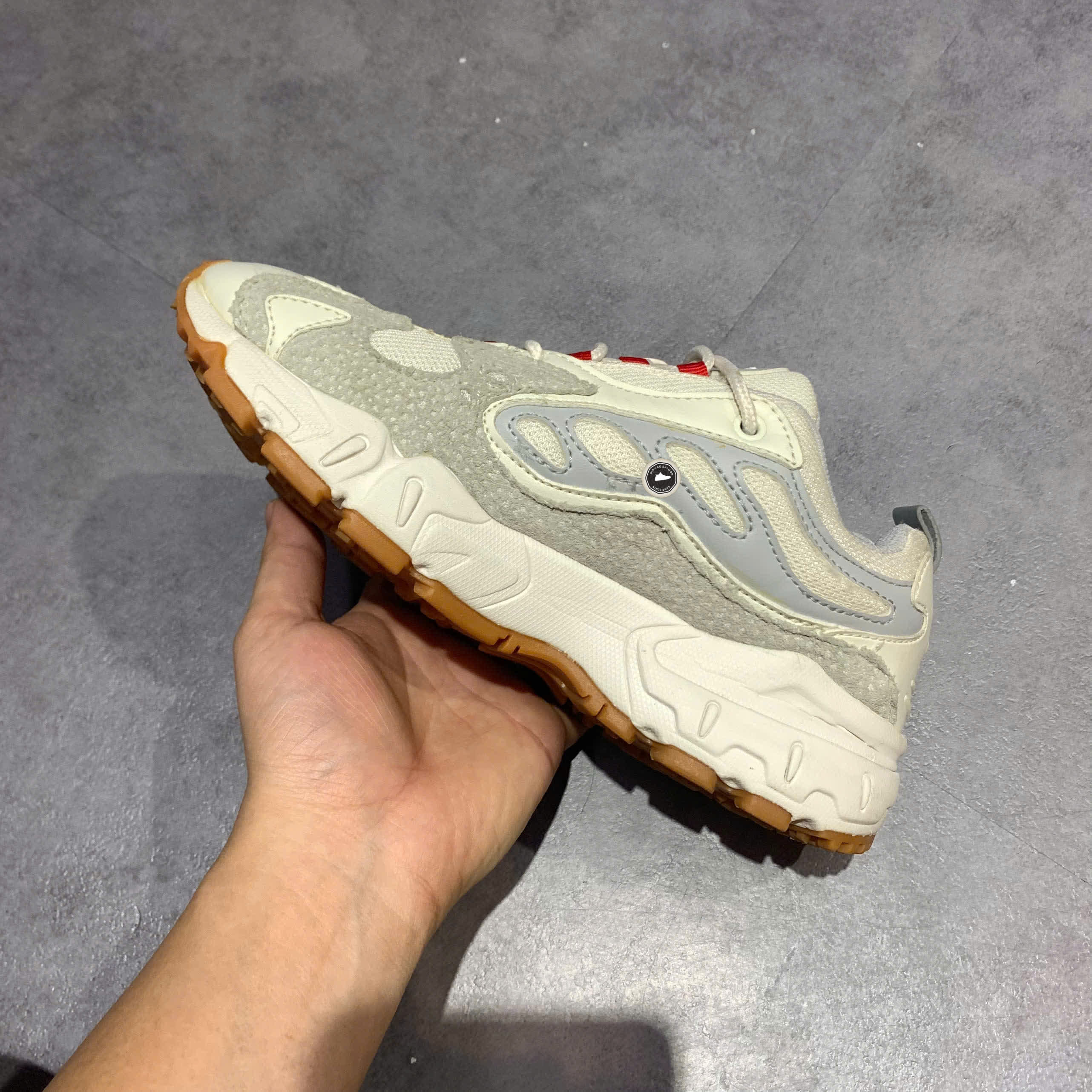 GIÀY FILA RAVAGEMENT PLUS 2000 FS1HTB3053X-OWH SIZE 38.5 – GIÀY 2HAND CHÍNH HÃNG