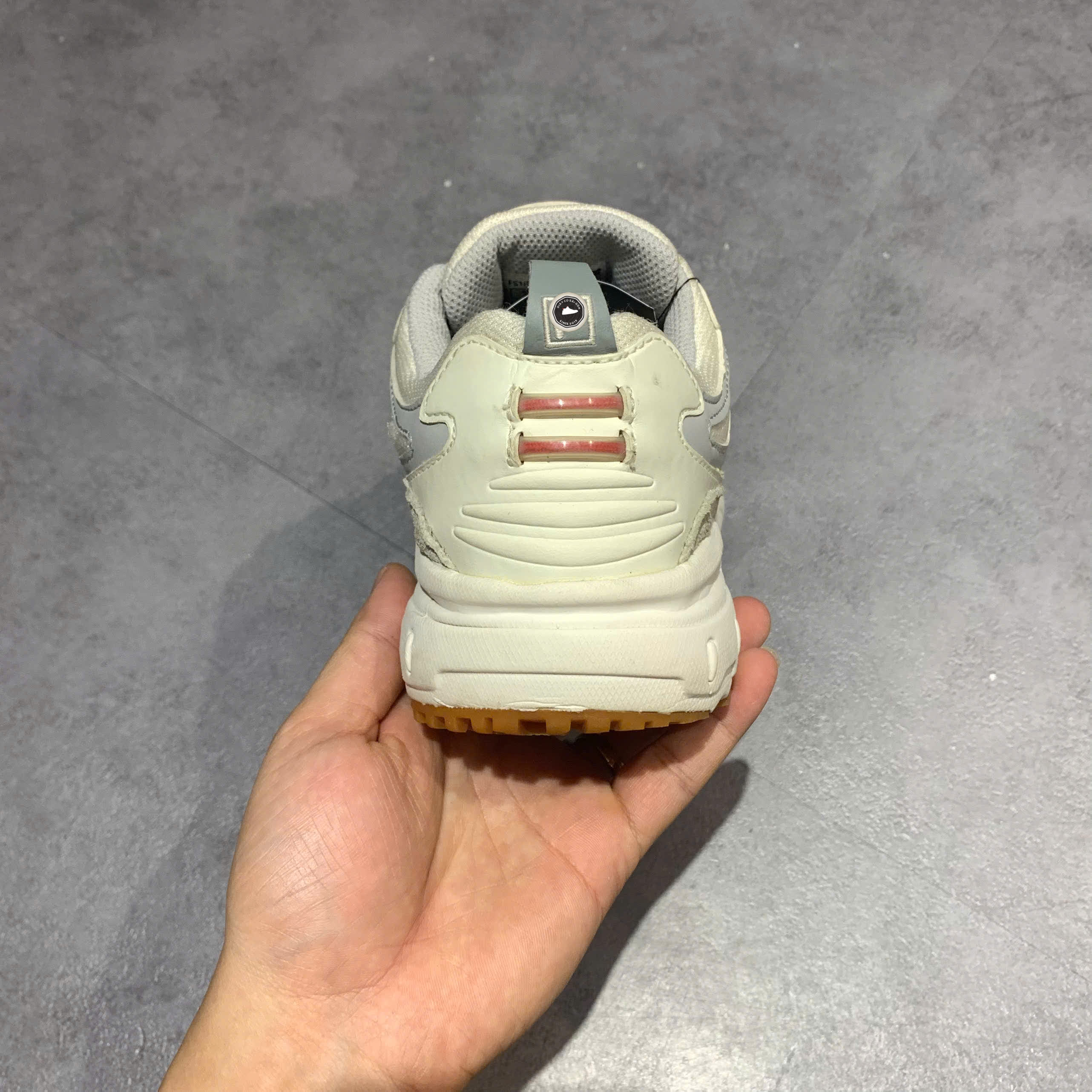 GIÀY FILA RAVAGEMENT PLUS 2000 FS1HTB3053X-OWH SIZE 38.5 – GIÀY 2HAND CHÍNH HÃNG