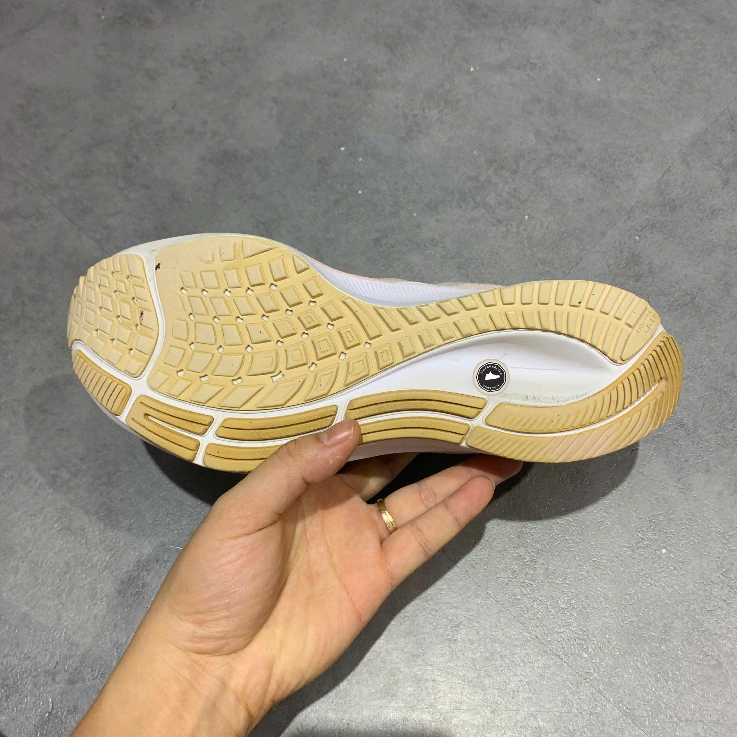 NIKE AIR ZOOM PEGASUS 37 'CHAMPAGNE' BQ9647-601 SIZE 38.5 - GIÀY 2HAND CHÍNH HÃNG