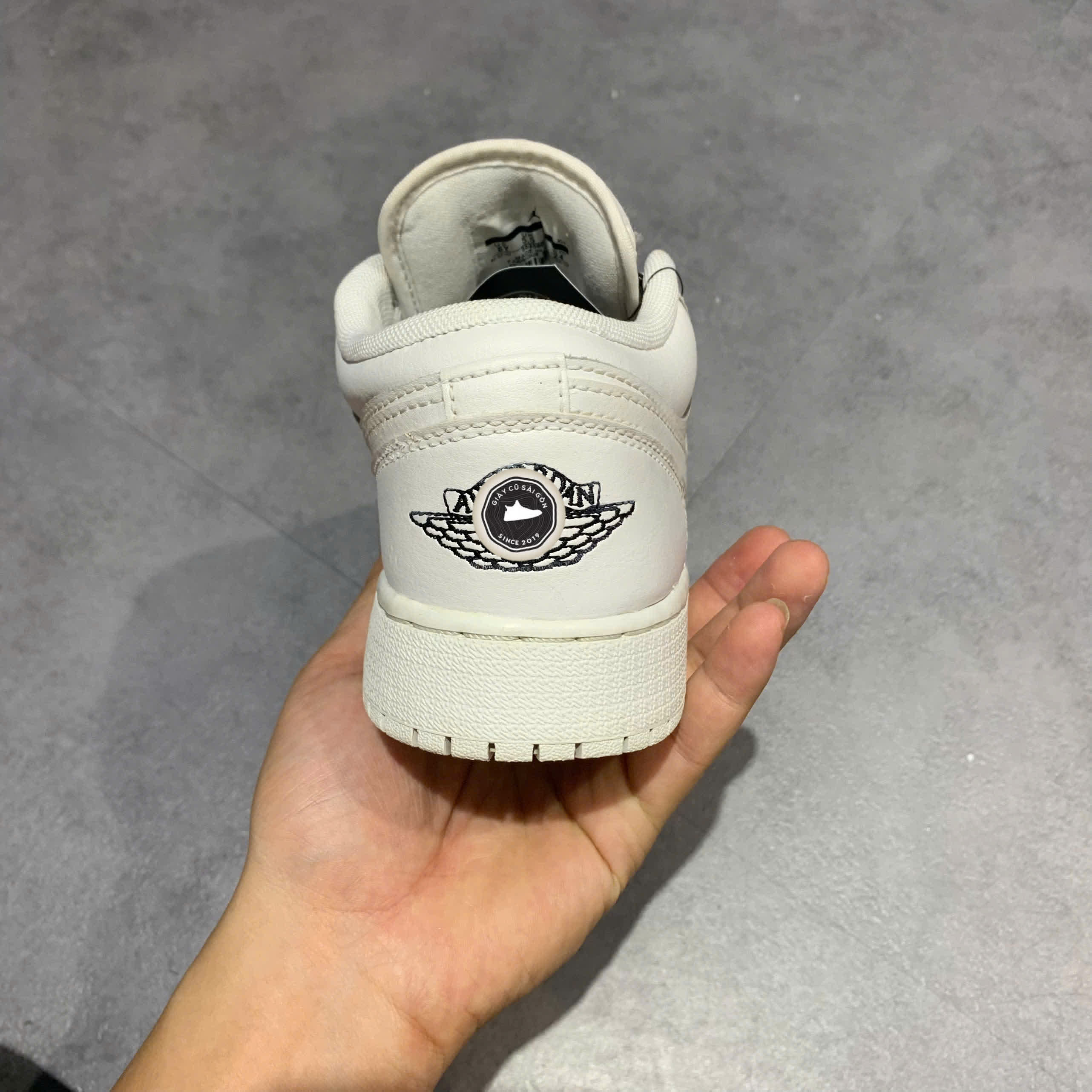 GIÀY NIKE AIR JORDAN 1 LOW 'WHITE BLACK' 553560-101 SIZE 38.5 – GIÀY 2HAND CHÍNH HÃNG