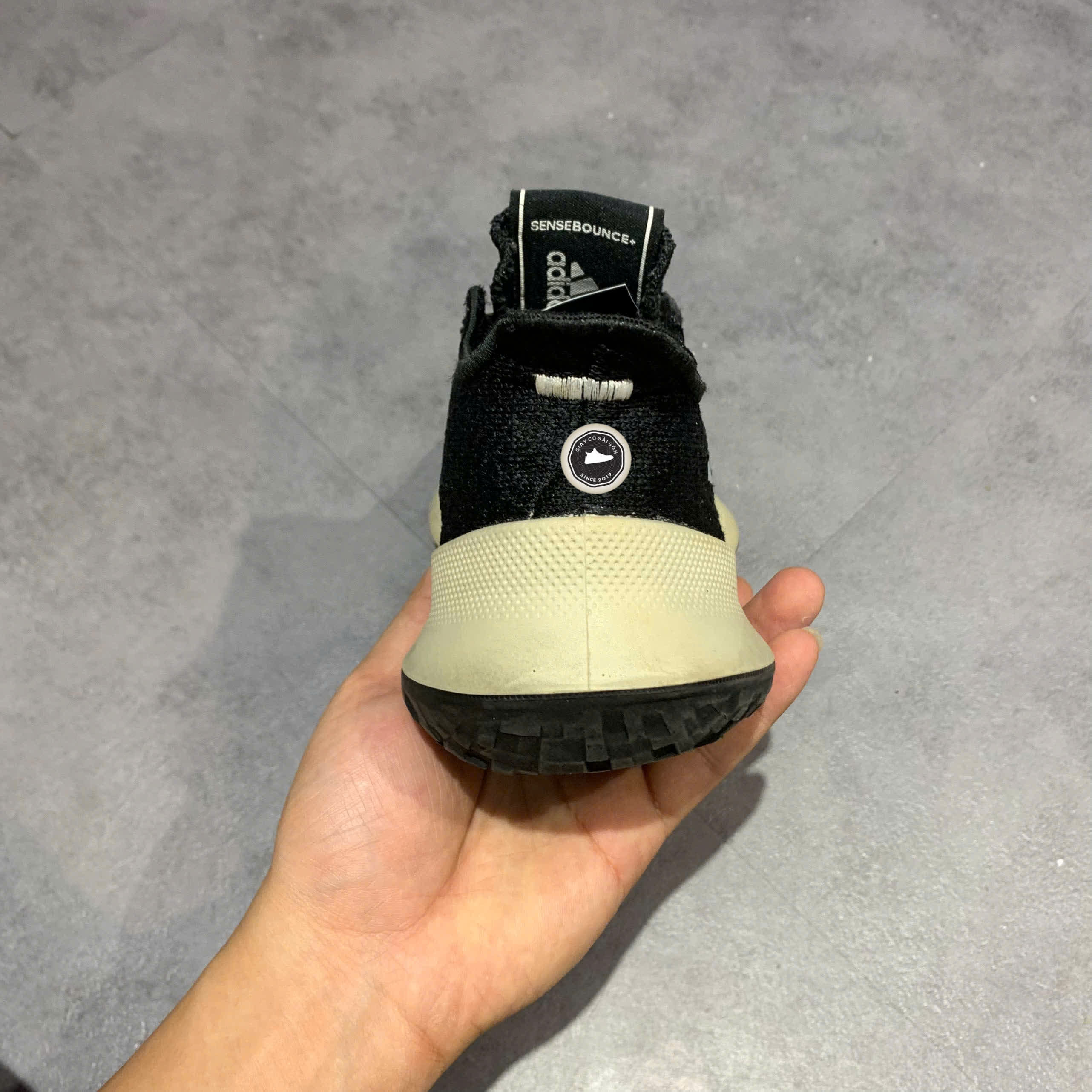 ADIDAS SENSEBOUNCE 'CORE BLACK' – G27384 – SIZE 38 2/3 – GIÀY 2HAND CHÍNH HÃNG