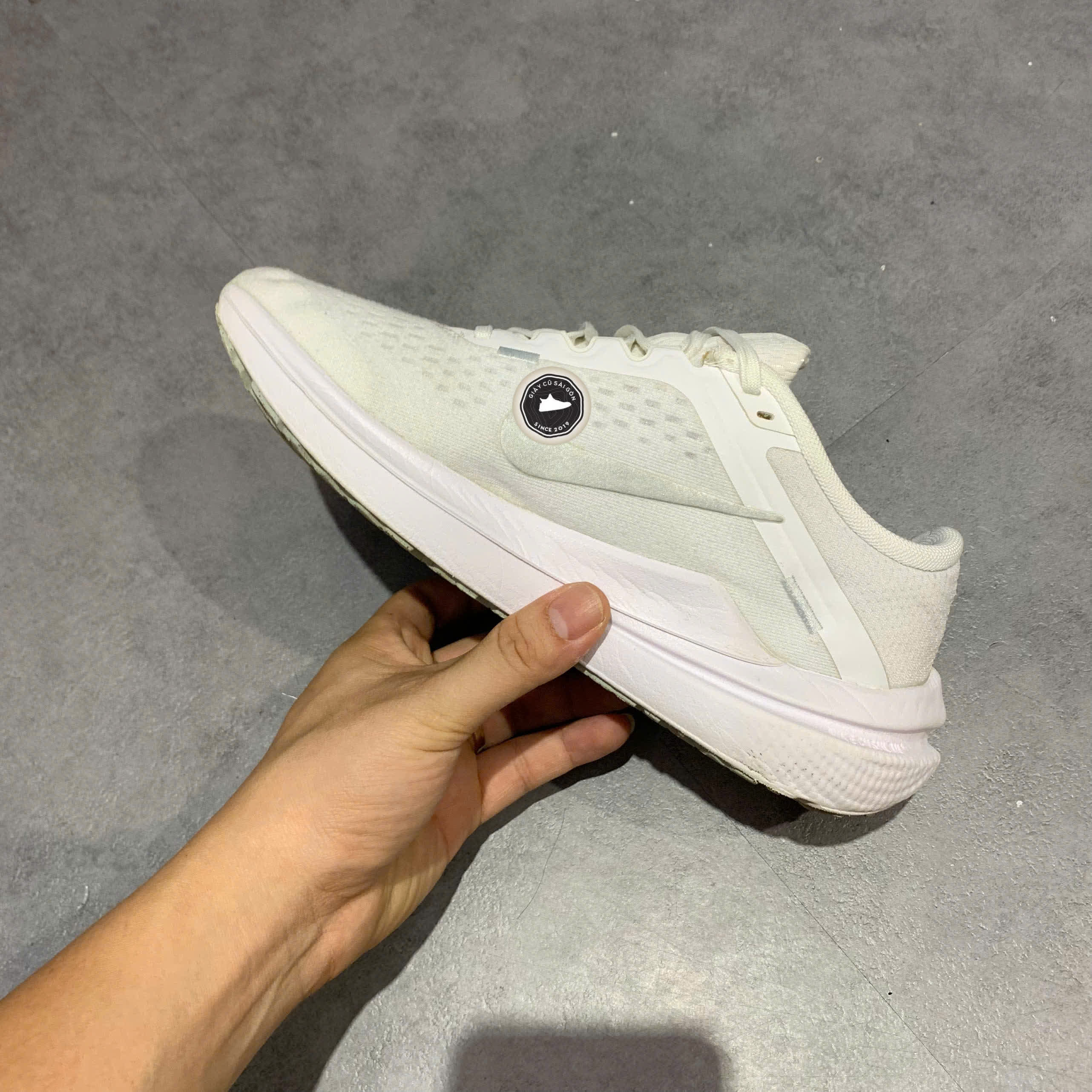 NIKE AIR WINFLO 10 'WHITE METALLIC SILVER' – DV4023 102 – SIZE 37.5 – GIÀY 2HAND CHÍNH HÃNG