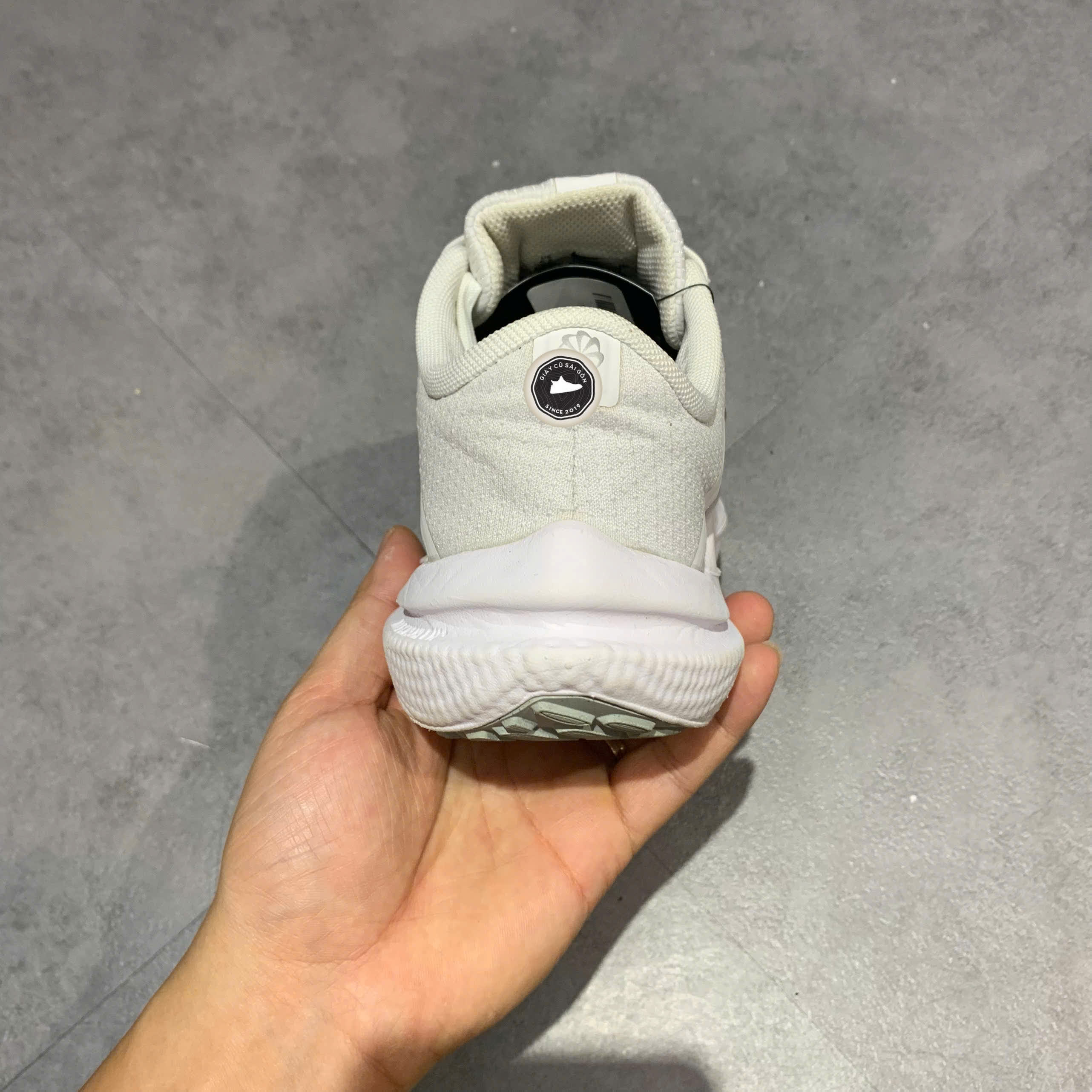 NIKE AIR WINFLO 10 'WHITE METALLIC SILVER' – DV4023 102 – SIZE 37.5 – GIÀY 2HAND CHÍNH HÃNG