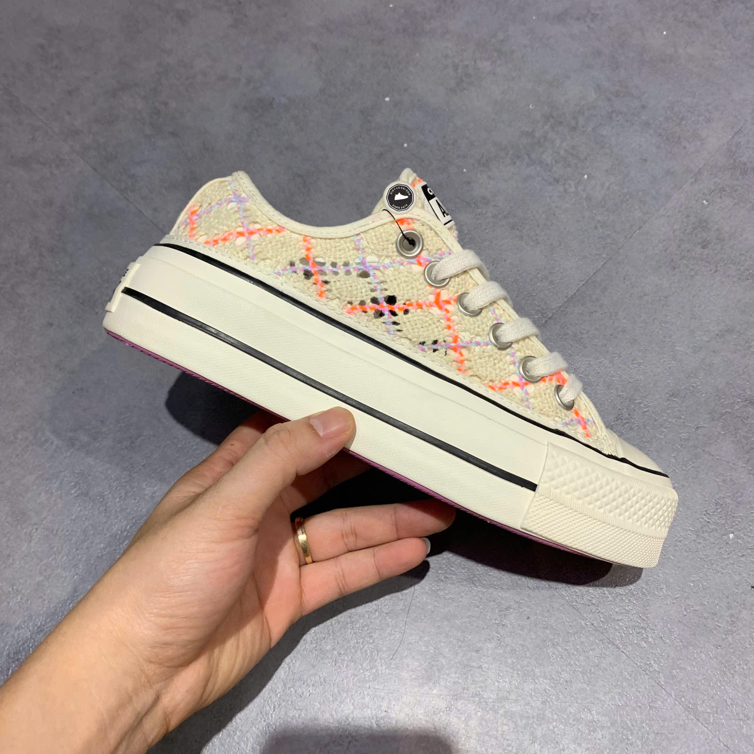 CONVERSE CHUCK TAYLOR ALL STAR LOW 'BOHO CROCHET' 568278C SIZE 36.5 - GIÀY 2HAND CHÍNH HÃNG