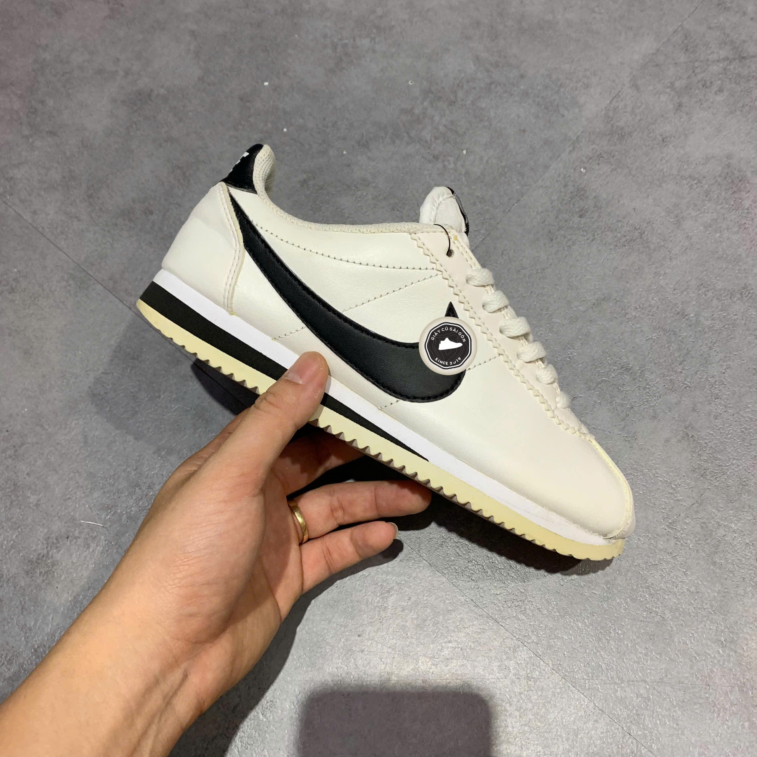 GIÀY NIKE CLASSIC CORTEZ LEATHER 'WHITE BLACK' 807471-101 SIZE 36.5 - GIÀY 2HAND CHÍNH HÃNG