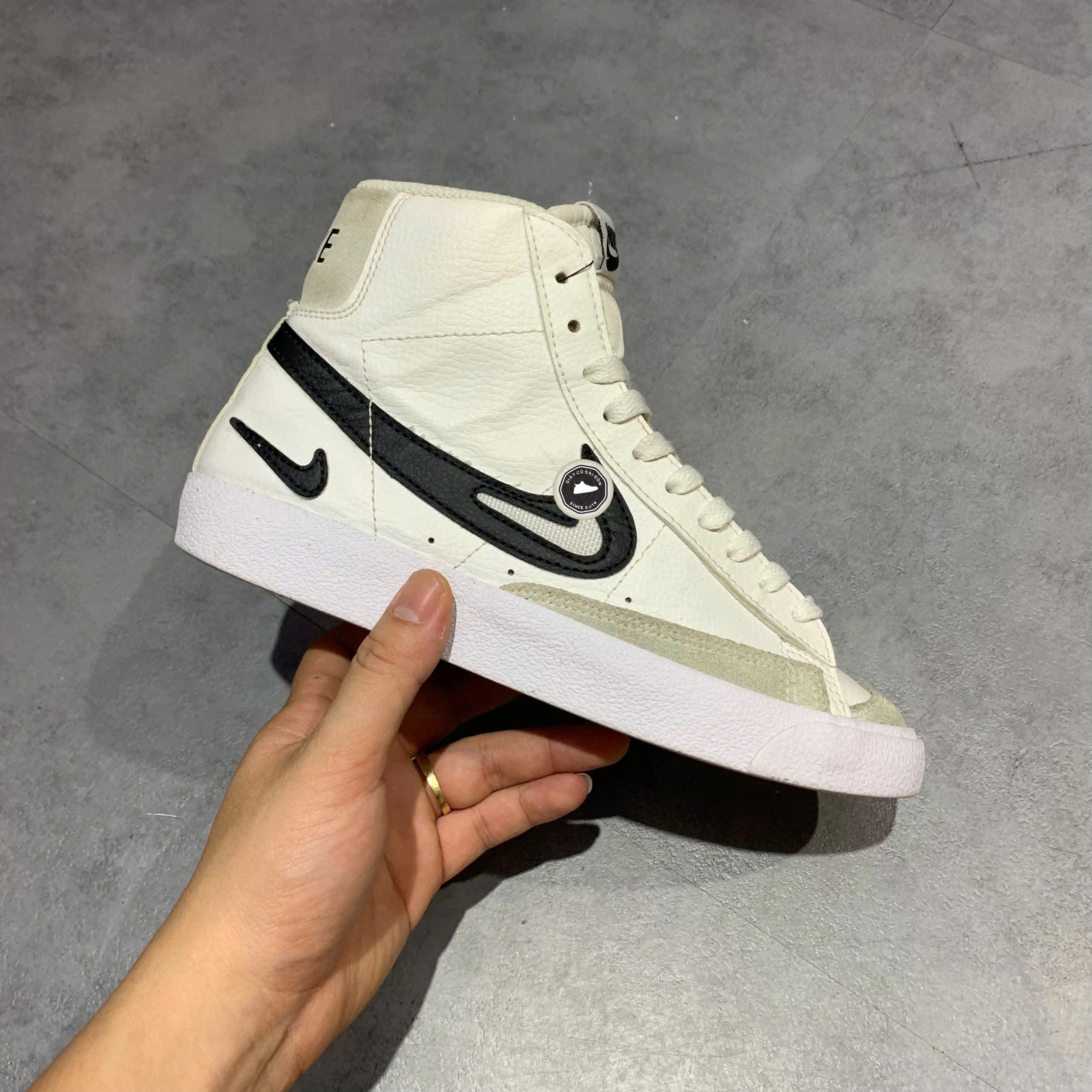 GIÀY NIKE BLAZER MID '77 GS FM PACK - WHITE BLACK DR7893-100 SIZE 37.5 - GIÀY 2HAND CHÍNH HÃNG