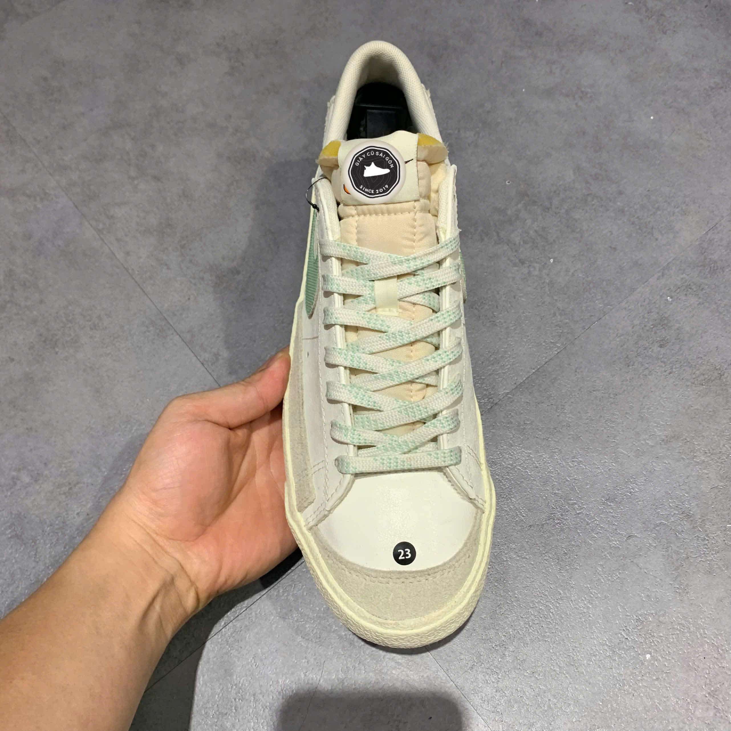 NIKE BLAZER LOW 77 PREMIUM DO9799 100 SIZE 42.5 – GIÀY 2HAND CHÍNH HÃNG