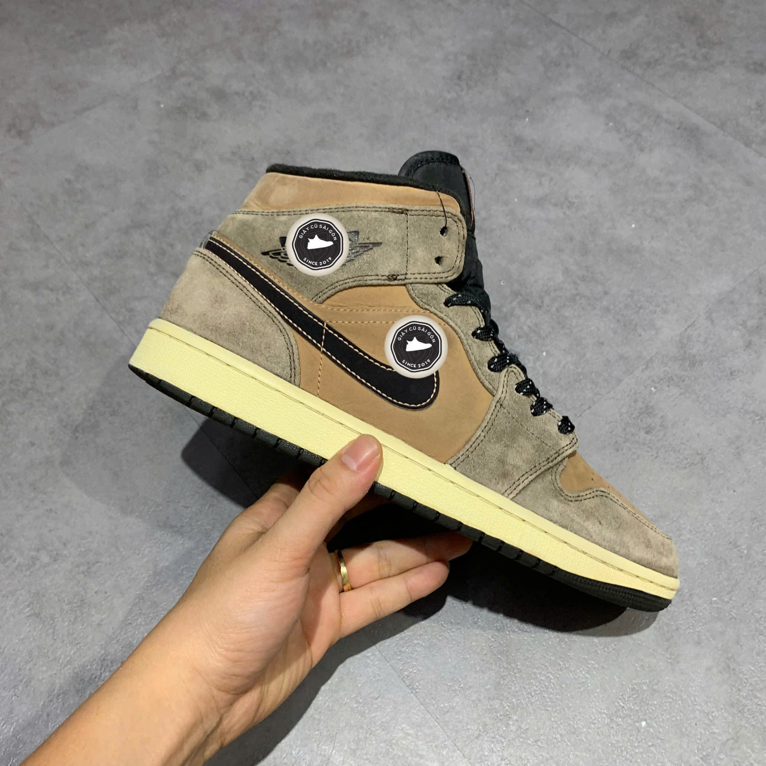 GIÀY NIKE AIR JORDAN 1 MID SE 'DARK CHOCOLATE' DC7294-200 SIZE 42.5 – GIÀY 2HAND CHÍNH HÃNG