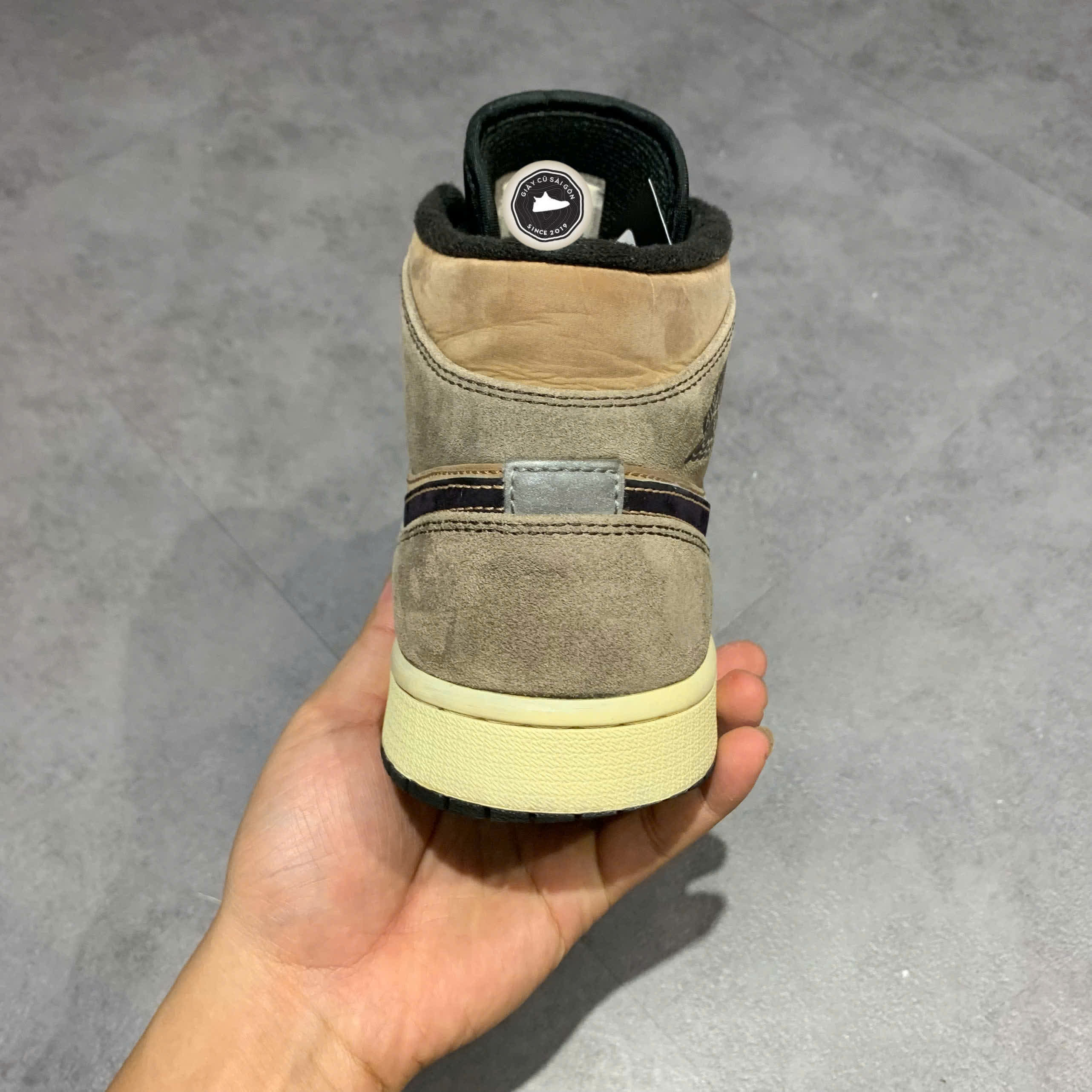 GIÀY NIKE AIR JORDAN 1 MID SE 'DARK CHOCOLATE' DC7294-200 SIZE 42.5 – GIÀY 2HAND CHÍNH HÃNG