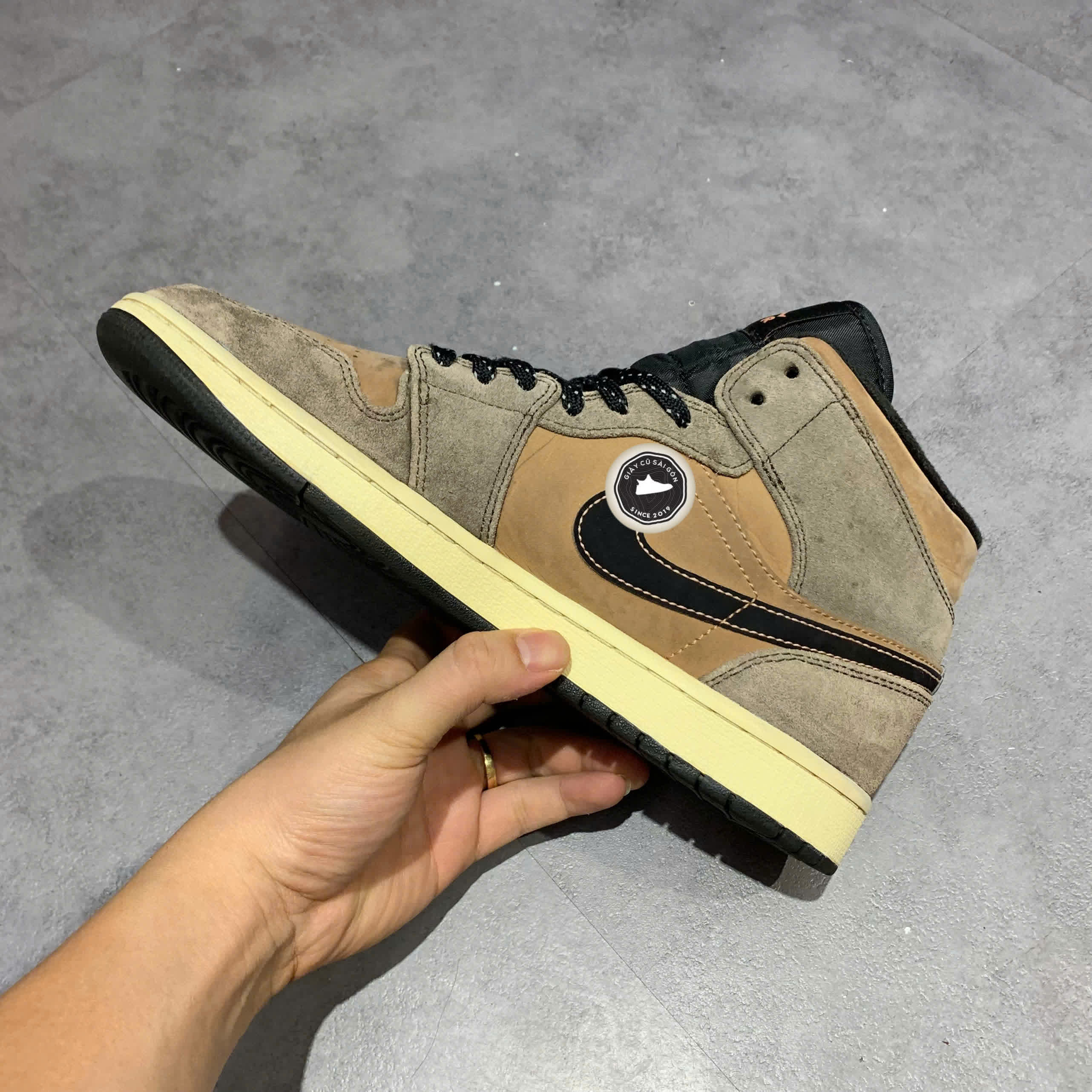 GIÀY NIKE AIR JORDAN 1 MID SE 'DARK CHOCOLATE' DC7294-200 SIZE 42.5 – GIÀY 2HAND CHÍNH HÃNG