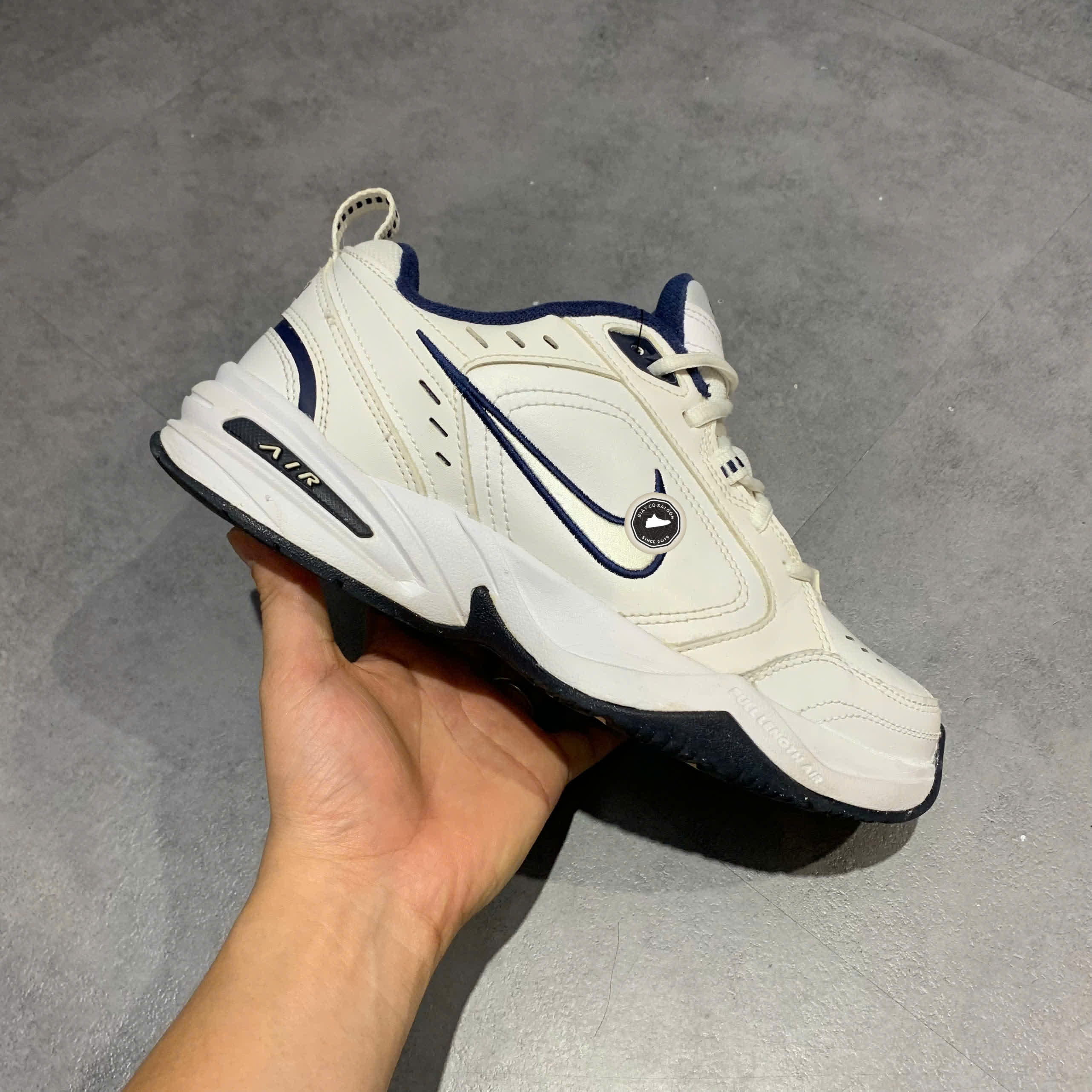GIÀY NIKE AIR MONARCH IV WHITE METALLIC SILVER 415445-102 SIZE 41 - GIÀY 2HAND CHÍNH HÃNG