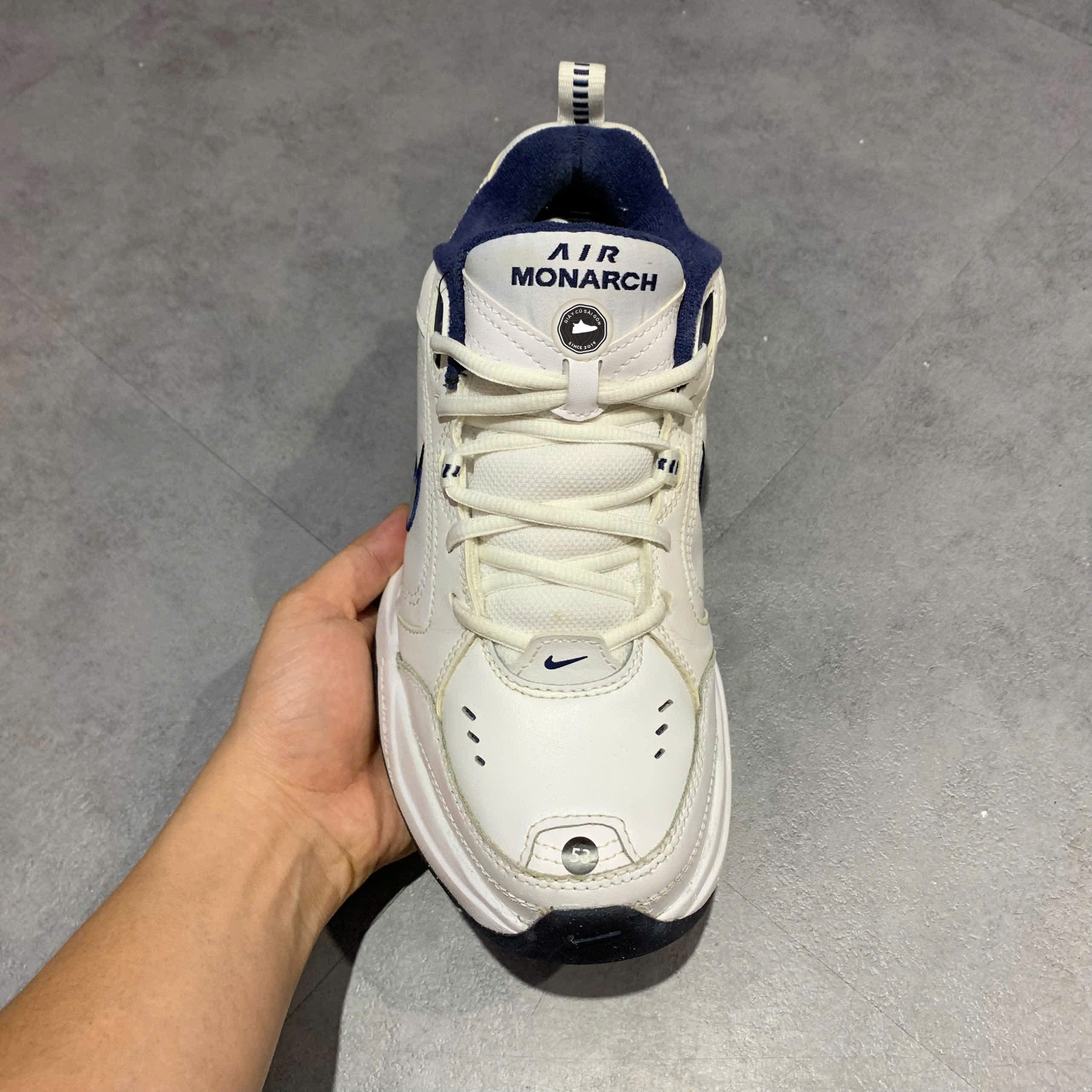 GIÀY NIKE AIR MONARCH IV WHITE METALLIC SILVER 415445-102 SIZE 41 - GIÀY 2HAND CHÍNH HÃNG